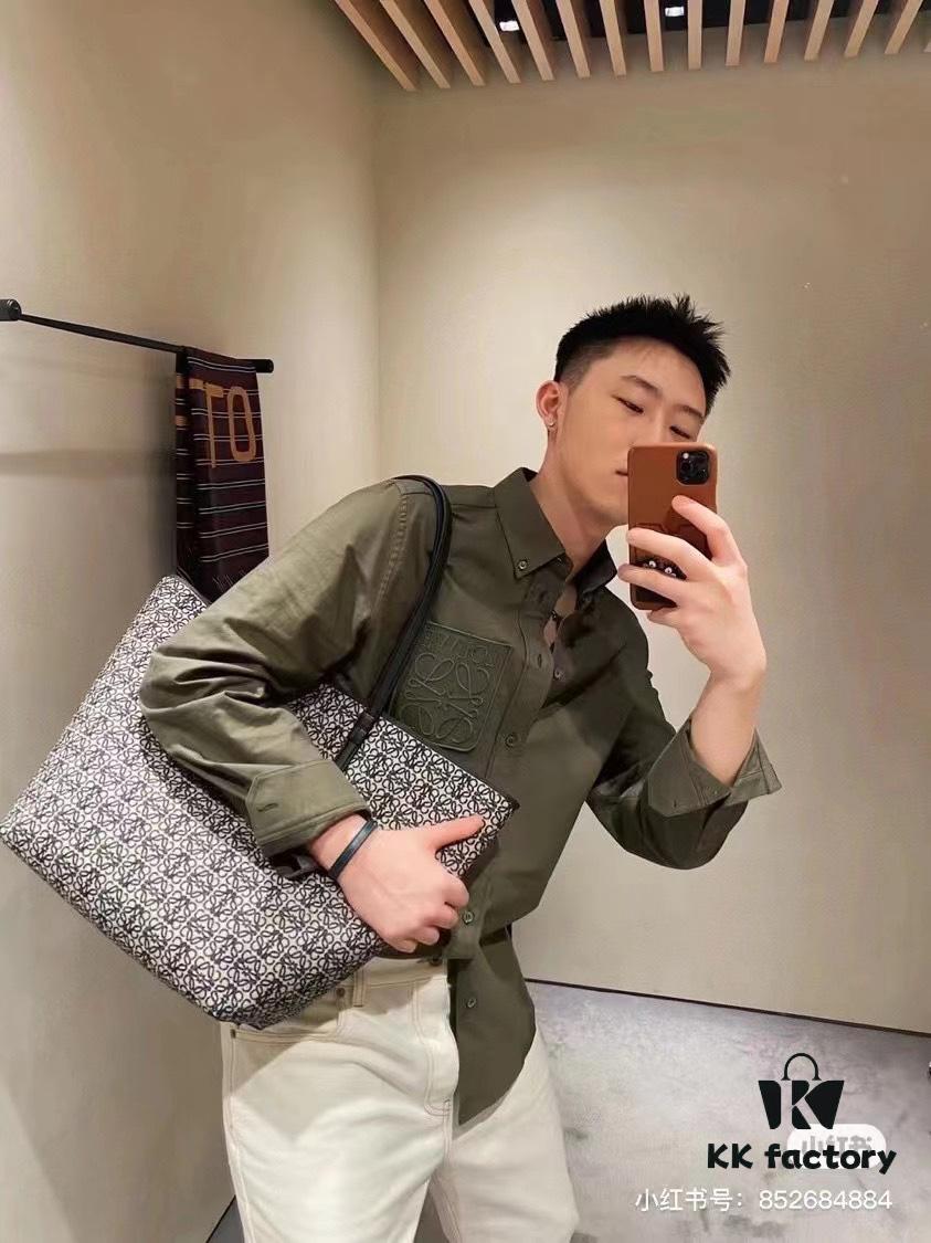 6930d7a66e68136f4d9b164c Loewe & T Tote Embroidered Jacquard Fabric with Leather — Shopping Bag