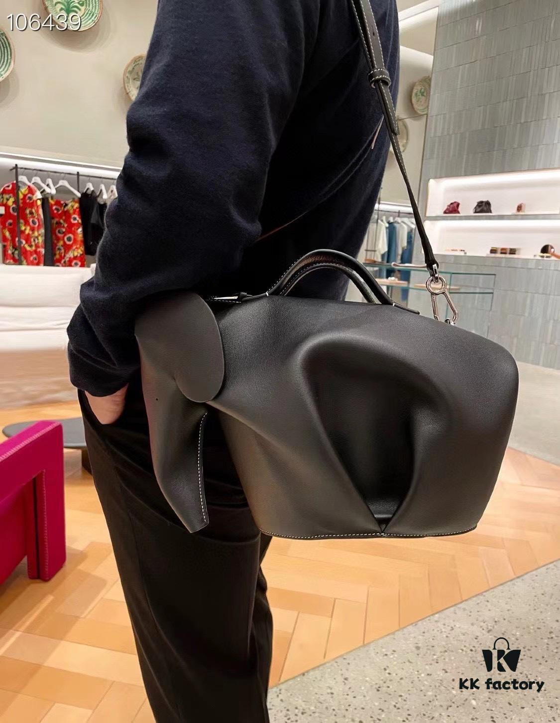 6930d7fa6e68136f4d9b16b2 Loewe🌟 Classic Calfskin Little Elephant Handbag Arrived👏