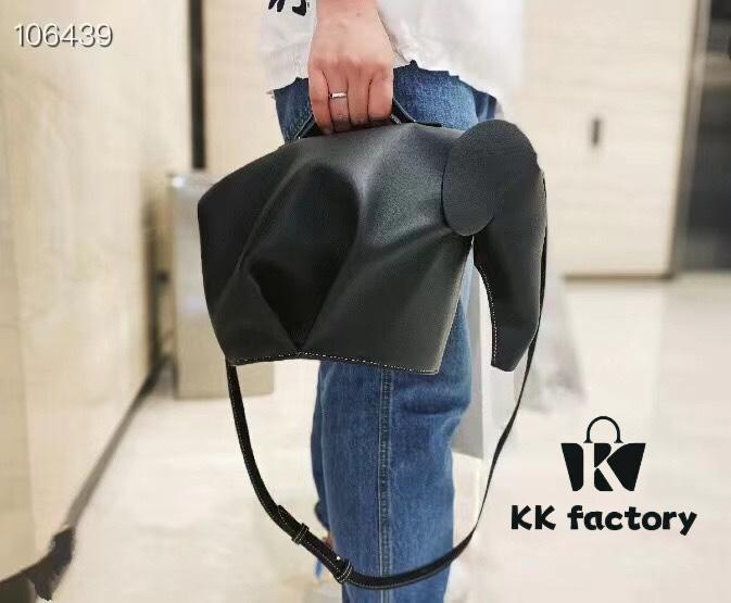 6930d7fb6e68136f4d9b16b4 Loewe🌟 Classic Calfskin Little Elephant Handbag Arrived👏