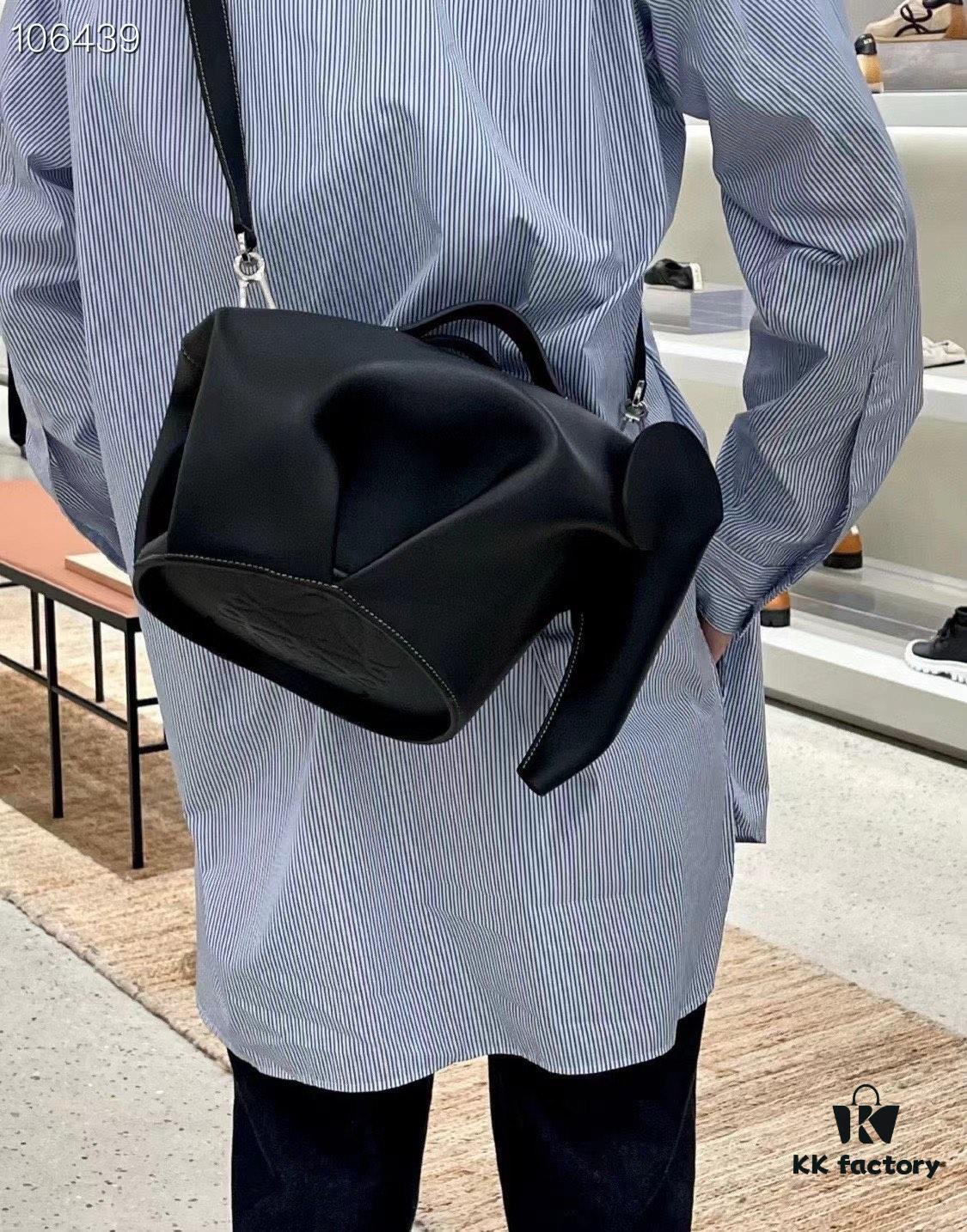 6930d7fc6e68136f4d9b16b5 Loewe🌟 Classic Calfskin Little Elephant Handbag Arrived👏