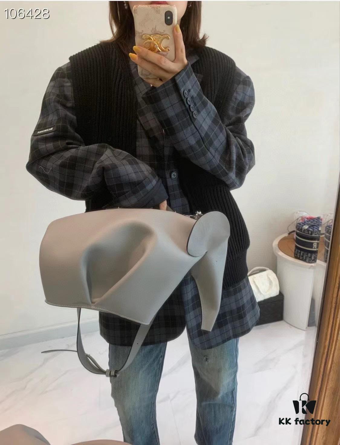 6930d8036e68136f4d9b16c0 Loewe🌟 Classic Calfskin Elephant Handbag Arrived 👏