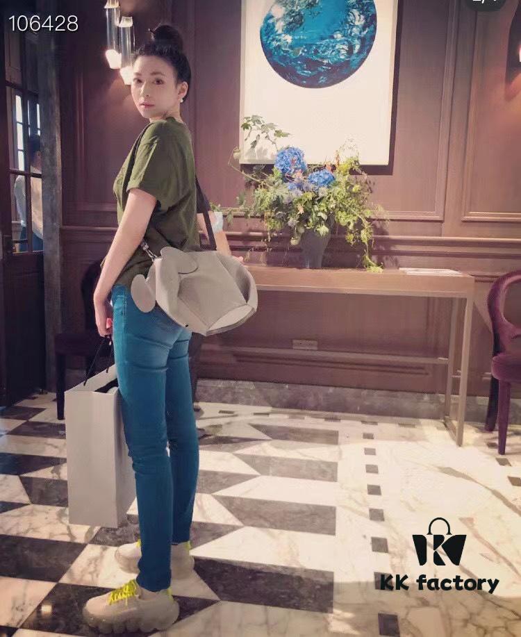 6930d8056e68136f4d9b16c4 Loewe🌟 Classic Calfskin Elephant Handbag Arrived 👏