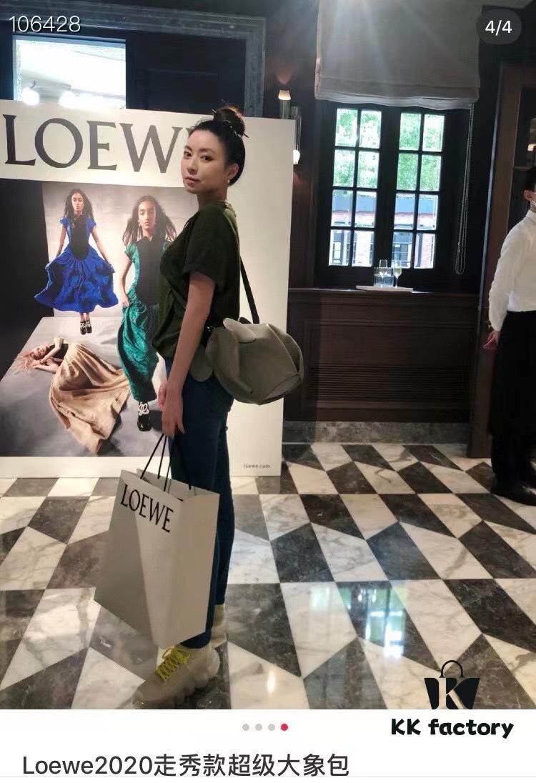 6930d8076e68136f4d9b16c5 Loewe🌟 Classic Calfskin Elephant Handbag Arrived 👏