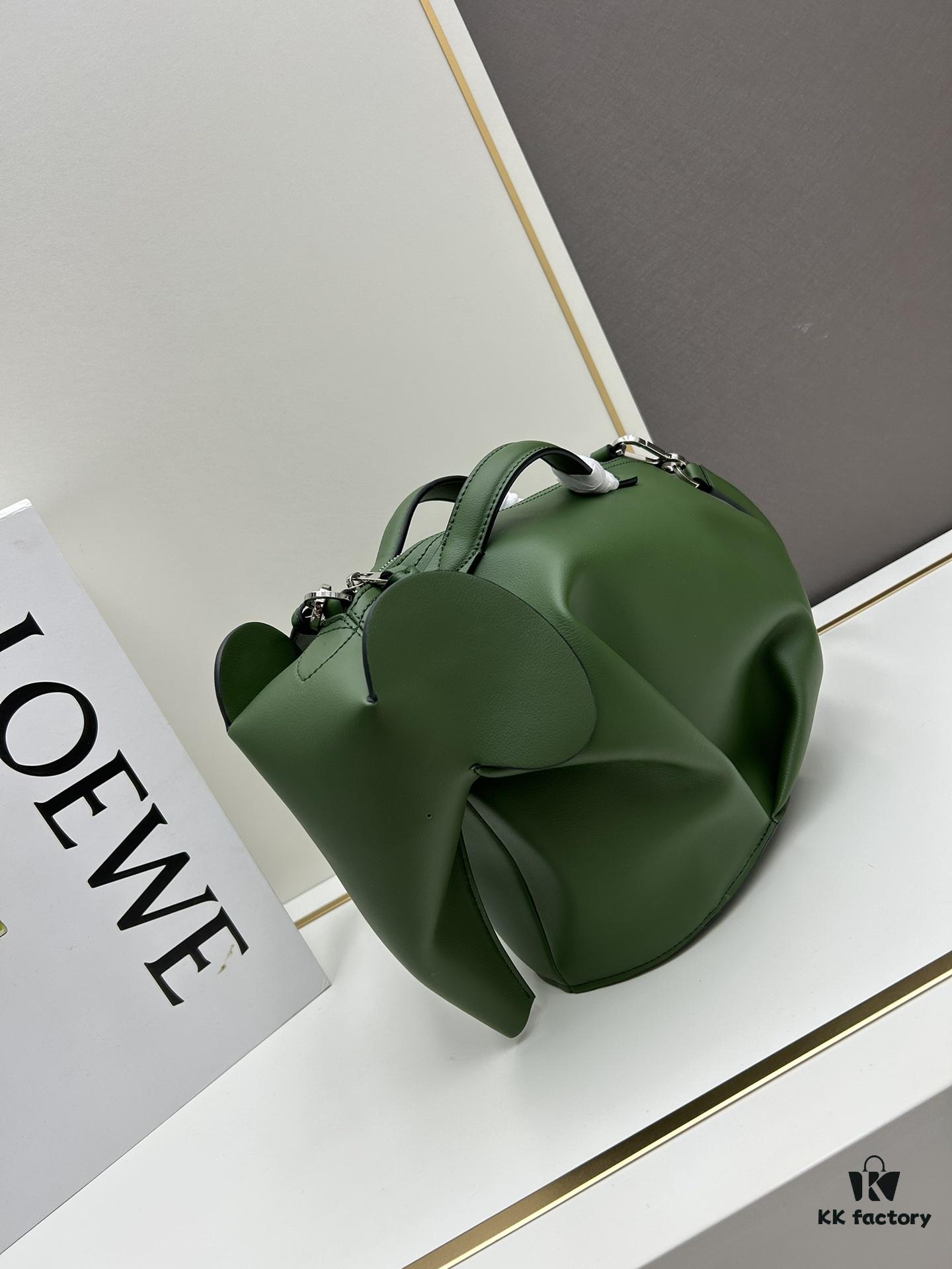 6930d8116e68136f4d9b16d5 Loewe🌟 Classic Calfskin Elephant Clutch Bag Arrived👏