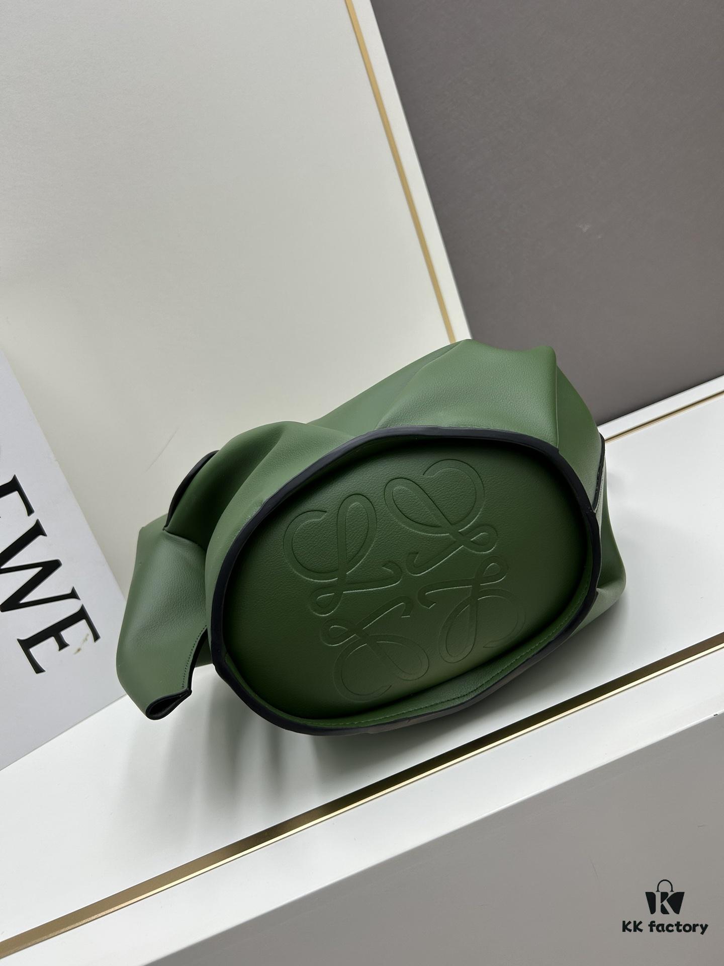 6930d8116e68136f4d9b16d6 Loewe🌟 Classic Calfskin Elephant Clutch Bag Arrived👏