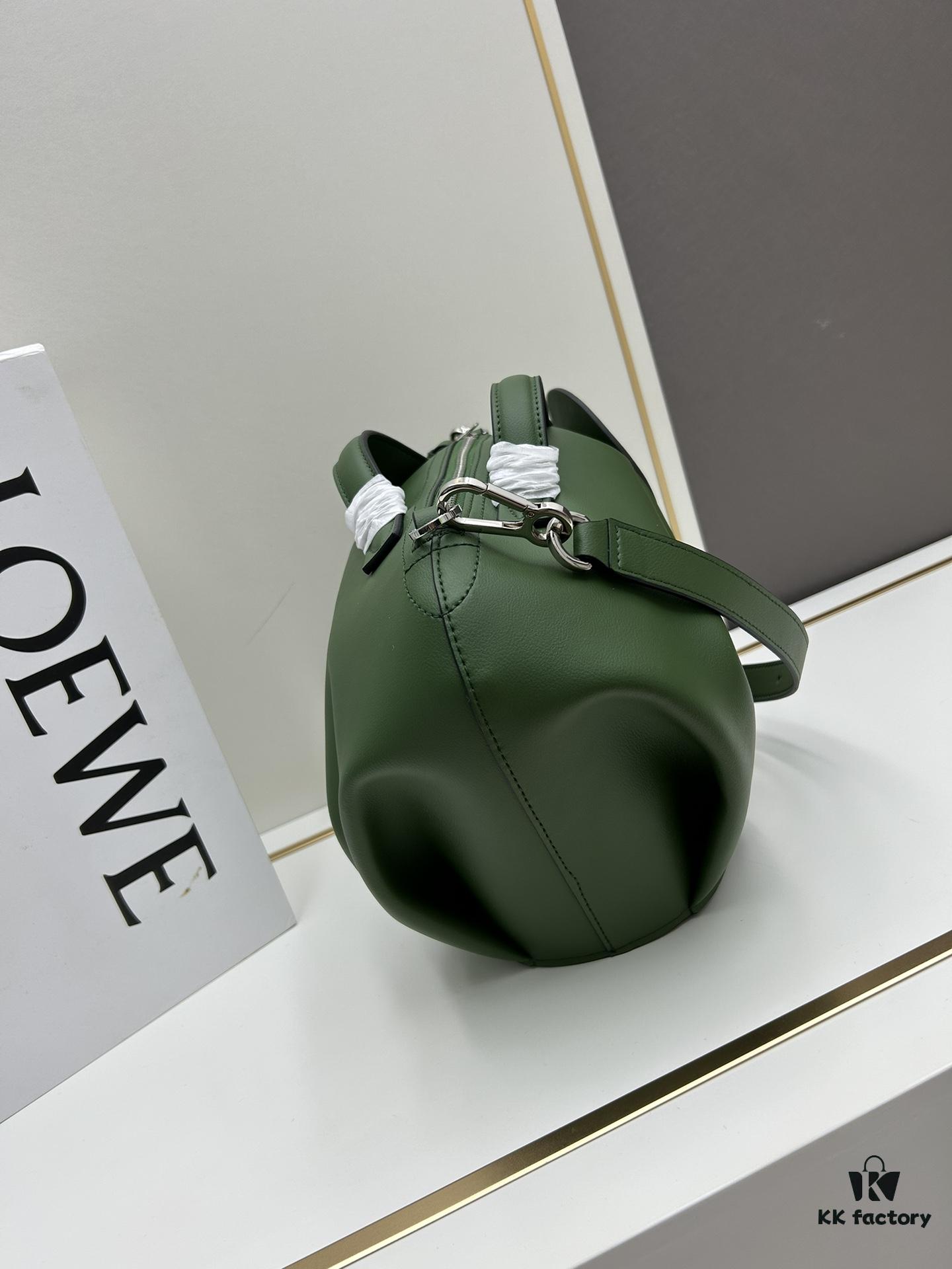 6930d8116e68136f4d9b16d7 Loewe🌟 Classic Calfskin Elephant Clutch Bag Arrived👏