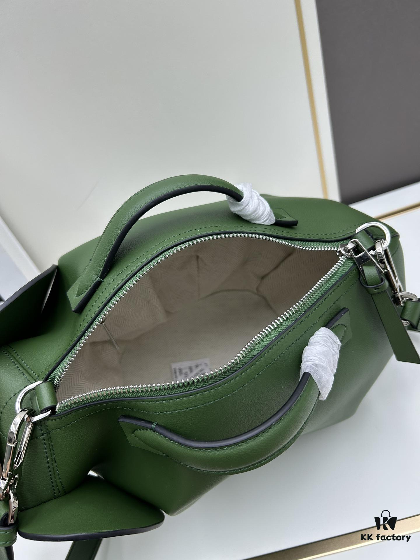 6930d8146e68136f4d9b16da Loewe🌟 Classic Calfskin Elephant Clutch Bag Arrived👏