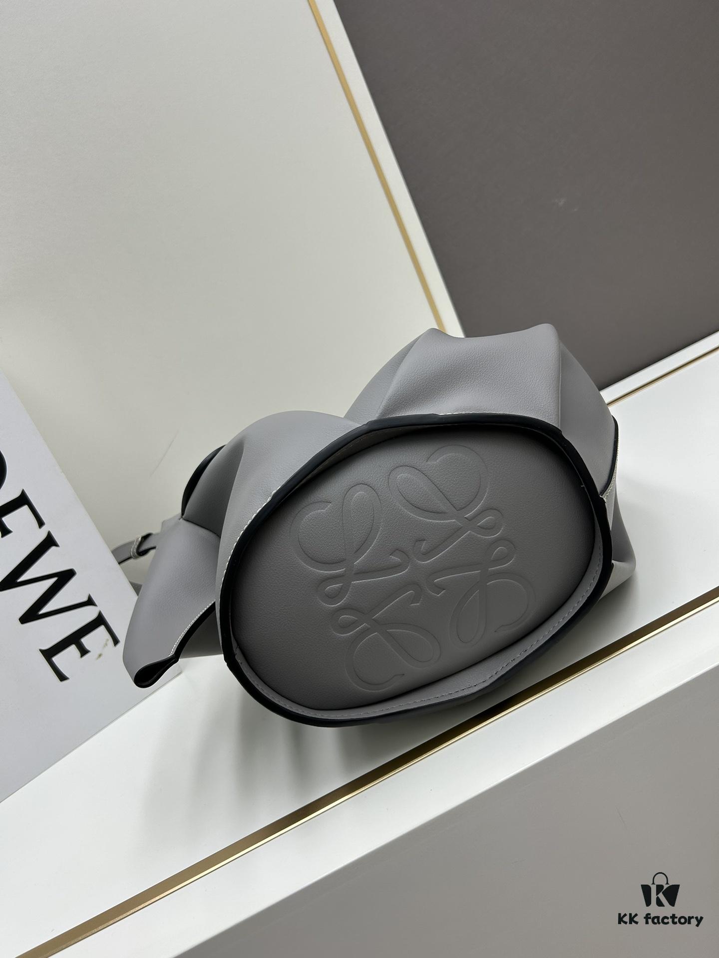 6930d8196e68136f4d9b16e0 Loewe🌟 Classic Calfskin Elephant Handbag Arrived👏
