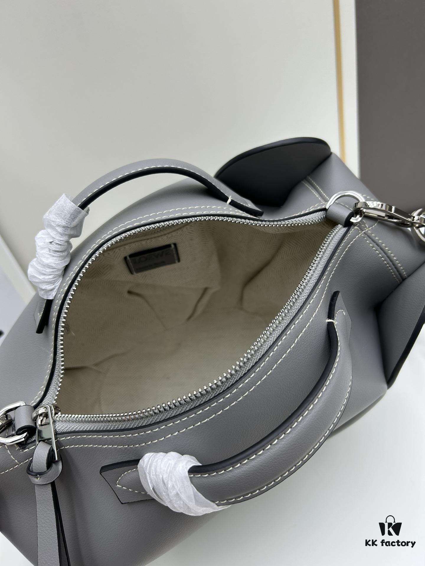 6930d8196e68136f4d9b16e1 Loewe🌟 Classic Calfskin Elephant Handbag Arrived👏