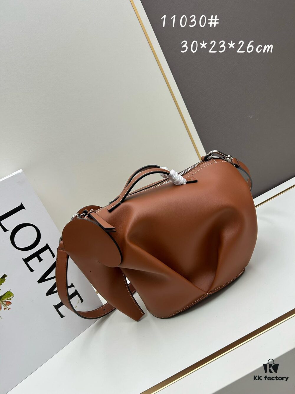 6930d81b6e68136f4d9b16e3 Loewe🌟 Classic Calfskin Elephant Handbag Arrived👏