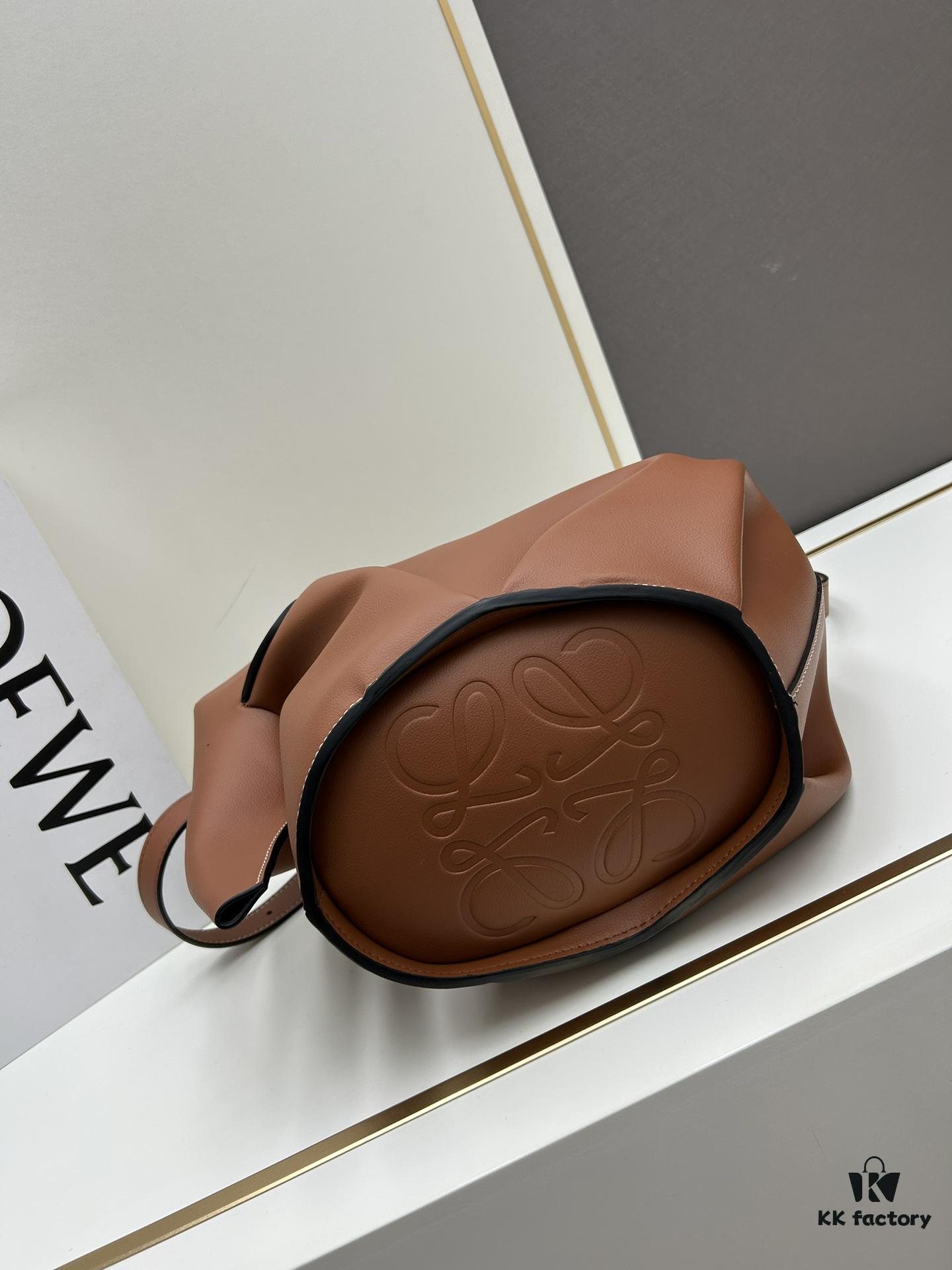 6930d81e6e68136f4d9b16e5 Loewe🌟 Classic Calfskin Elephant Handbag Arrived👏