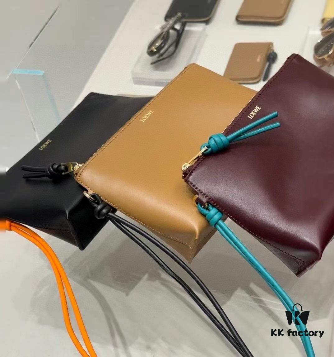 6930d8856e68136f4d9b1774 2024 New Arrival Knot T Shiny Nappa Leather Clutch Bag Model S3045
