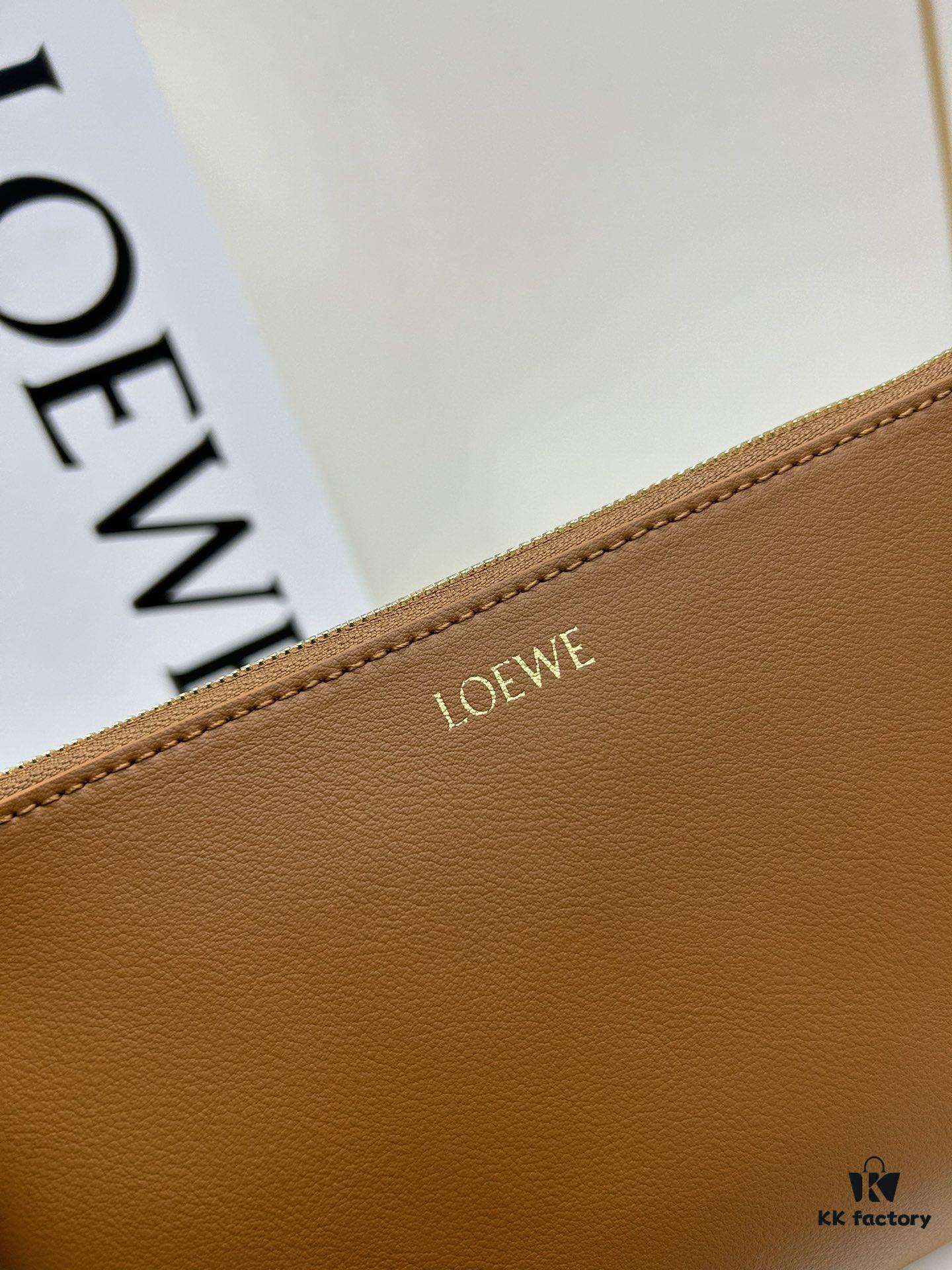 2024 New Arrival Clutch Bag Model S3045 Shiny Nappa Calf Leather Knot T Clutch with Contrast Bow Zipper Pull and Wrist Strap