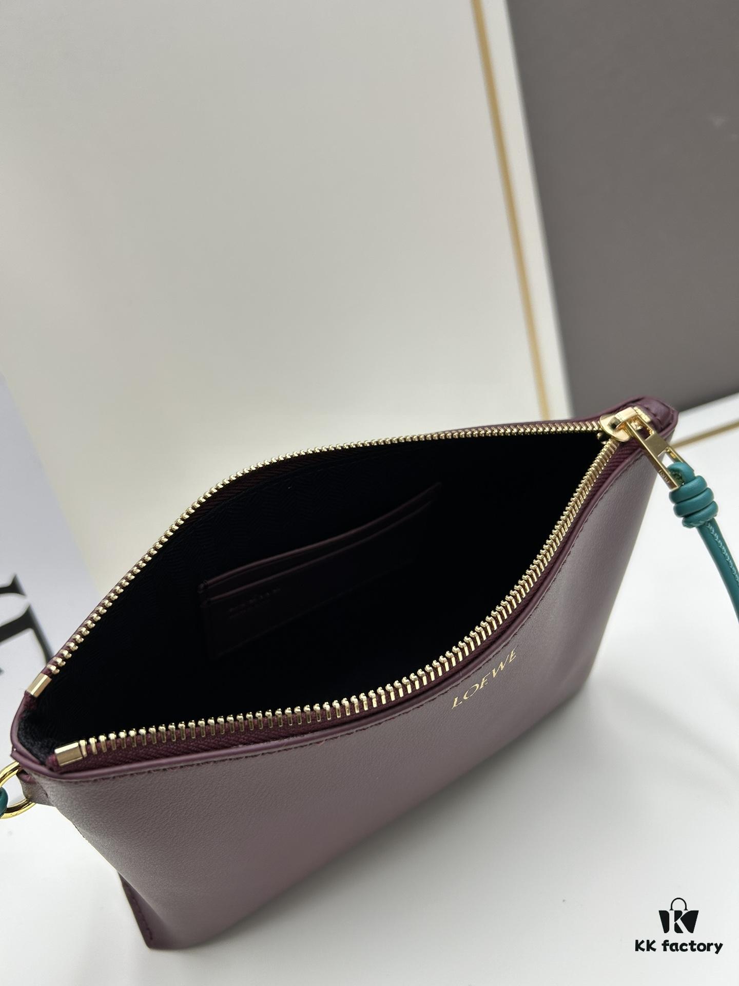 6930d8996e68136f4d9b1790 2024 New Arrival Knot T Shiny Nappa Calfskin Clutch - Model S3045