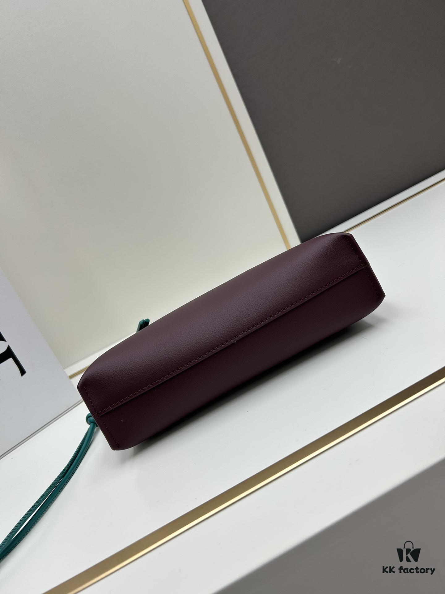 6930d89a6e68136f4d9b1792 2024 New Arrival Knot T Shiny Nappa Calfskin Clutch - Model S3045
