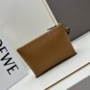 2024 New Arrival Clutch Bag Model S3045 Shiny Nappa Calf Leather Knot T Clutch with Contrast Bow Zipper Pull and Wrist Strap