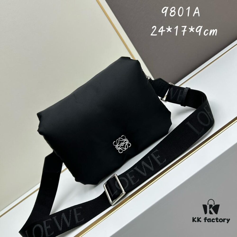 6930d9046e68136f4d9b180c LOEWE Puffer Goya Bag in Nylon, Size 24-17-9
