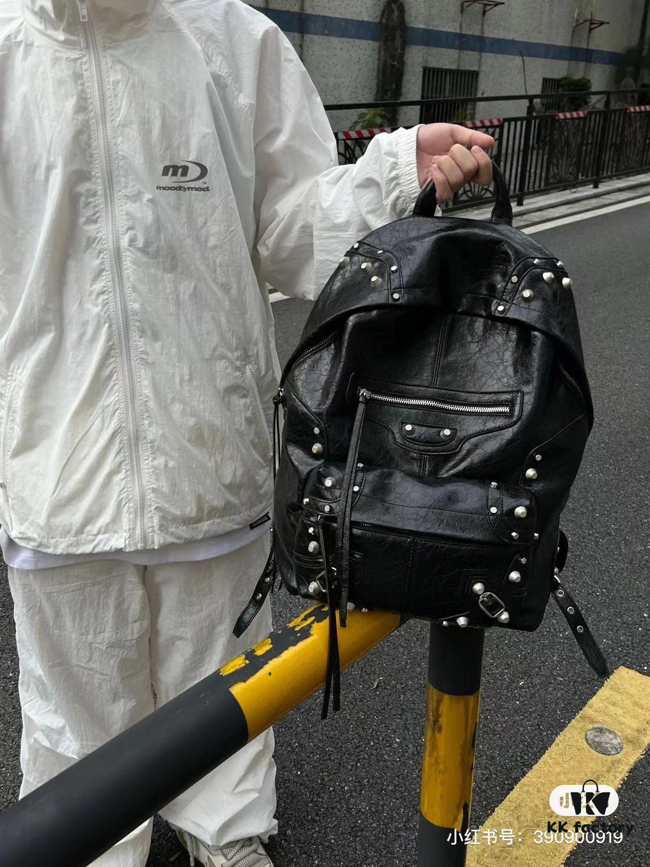 Top Grain Leather Ba1enciaga Le Cagole Studs Backpack – A Fashionable Bag That Elevates Your Entire Outfit