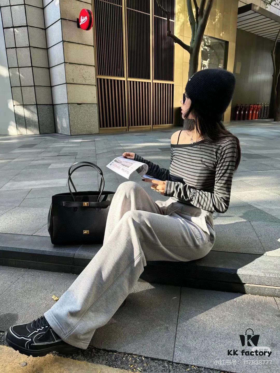 6930d9256e68136f4d9b1841 Vlog 🛍️ Details | Balenciaga Bel Air, Simple and Stylish