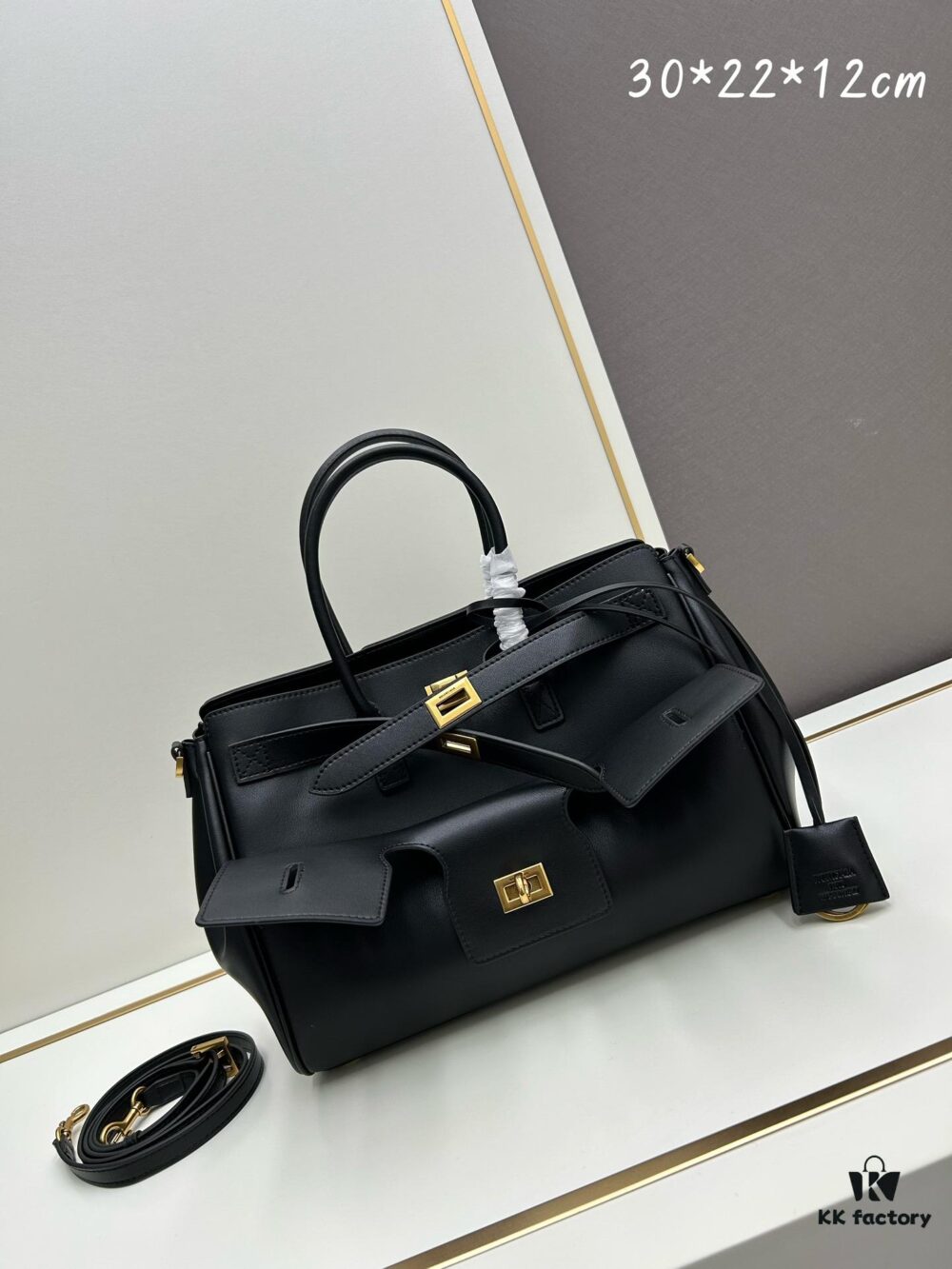 6930d9276e68136f4d9b1844 Vlog 🛍️ Details | Balenciaga Bel Air Minimalist and Stylish