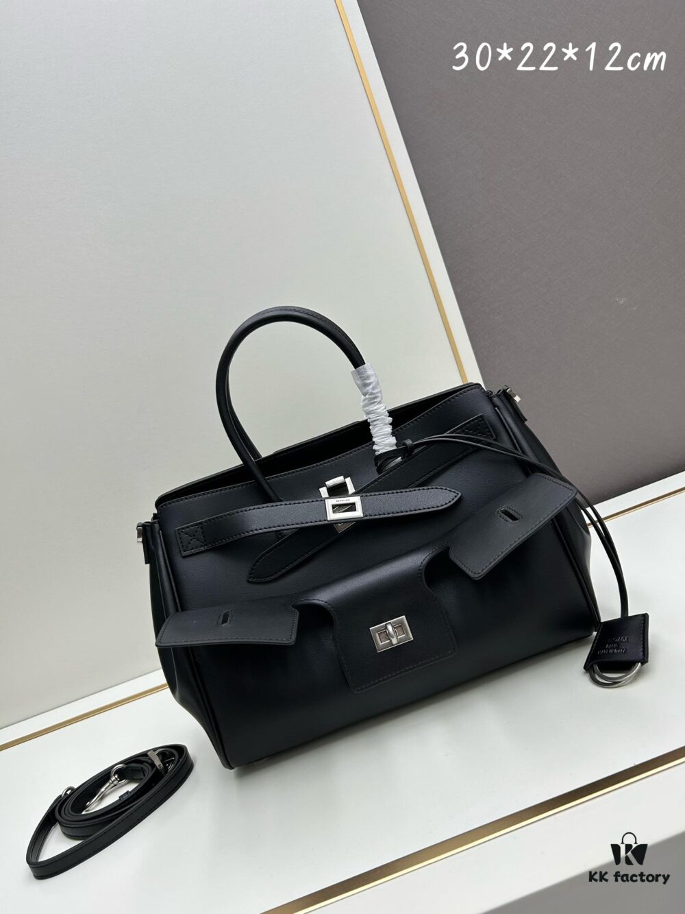 6930d92e6e68136f4d9b184d Vlog 🛍️ Details | Balenciaga Bel Air Minimalist and Stylish
