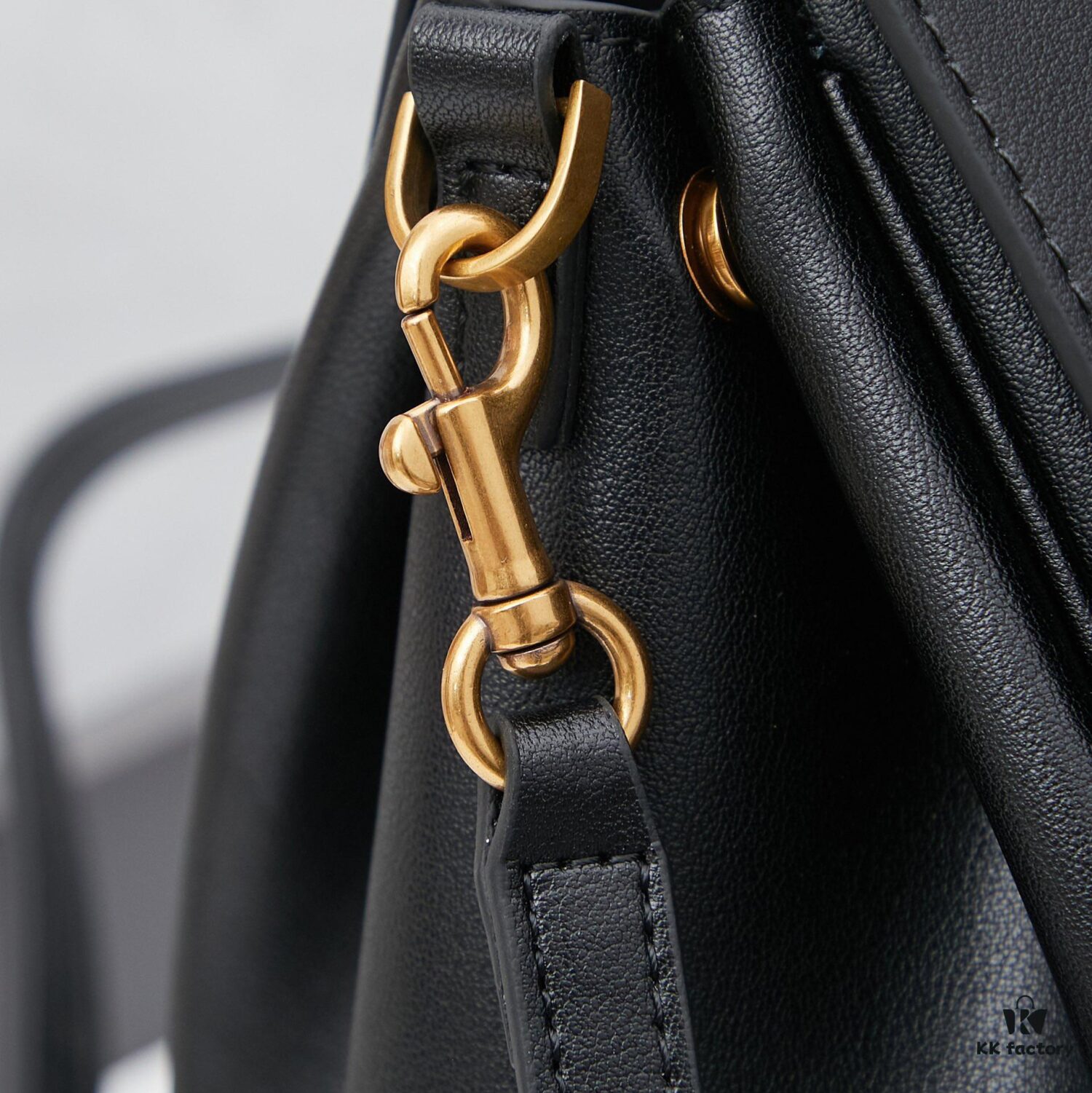 6930d9366e68136f4d9b185a Vlog 🛍️ Details | Balenciaga Bel Air Minimalist and Stylish