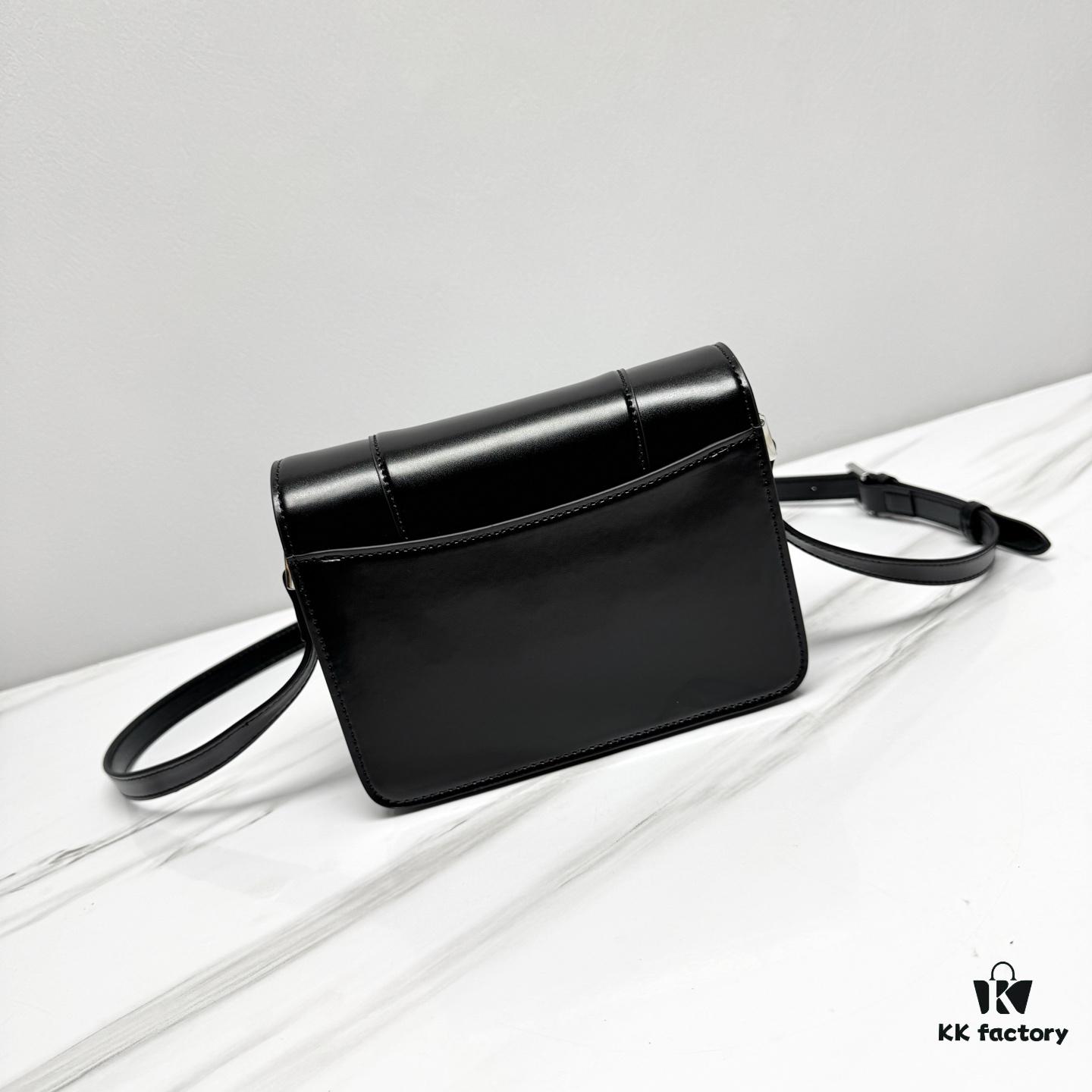 6930d9426e68136f4d9b1867 Balenciaga 2025SS Chiny Box Crossbody Bag, Small Size