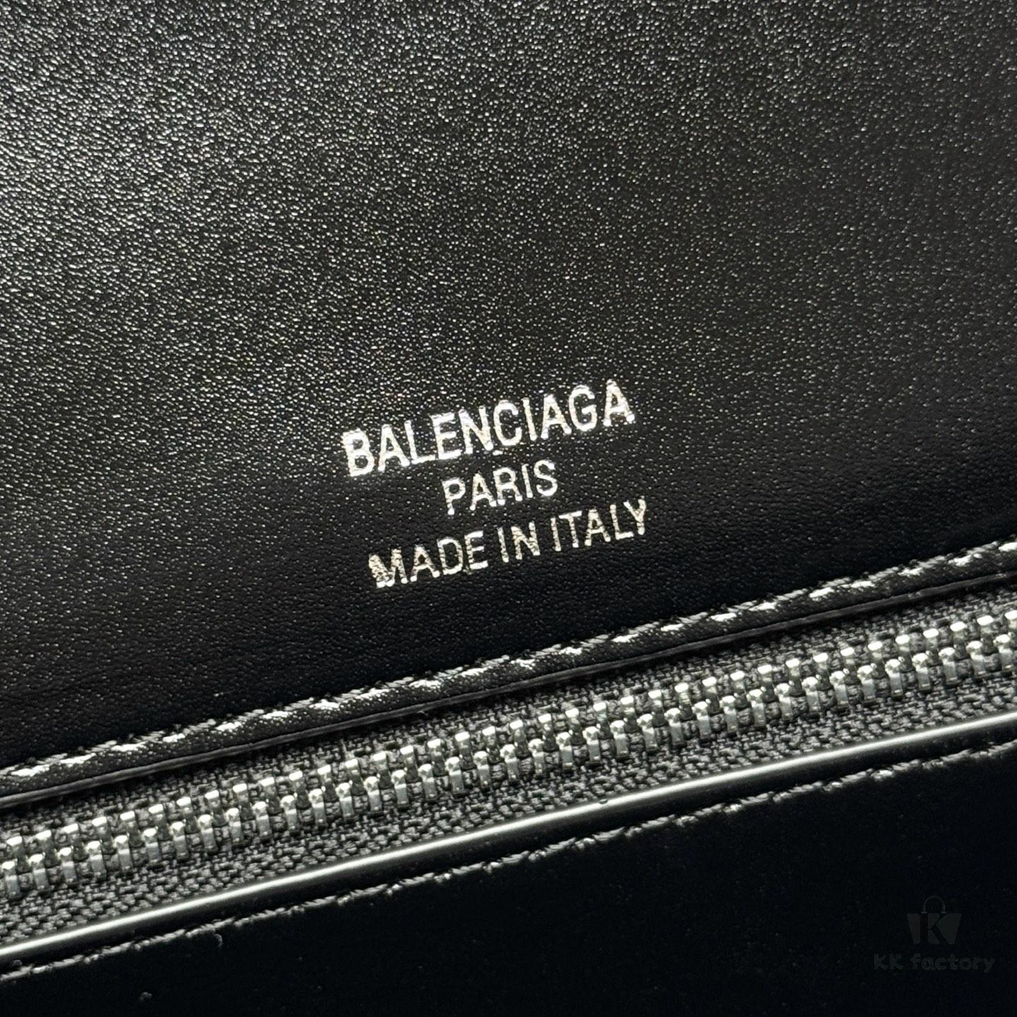 6930d9566e68136f4d9b1880 In Stock Large Size Balenciaga Chiny Box 2025SS Crossbody Bag