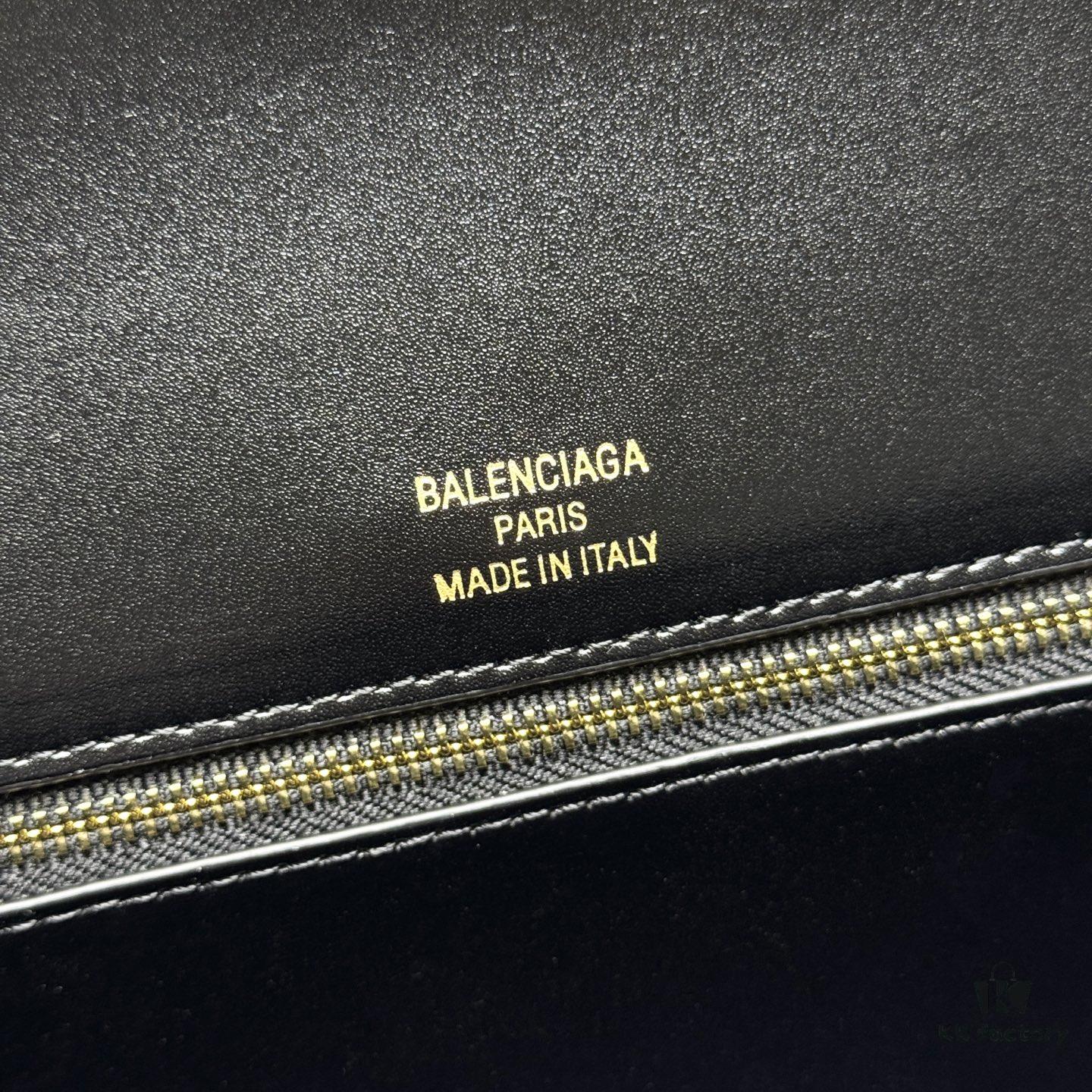 6930d95e6e68136f4d9b1889 Stock Available - Large Size Balenciaga Chiny Box 2025SS Crossbody Bag