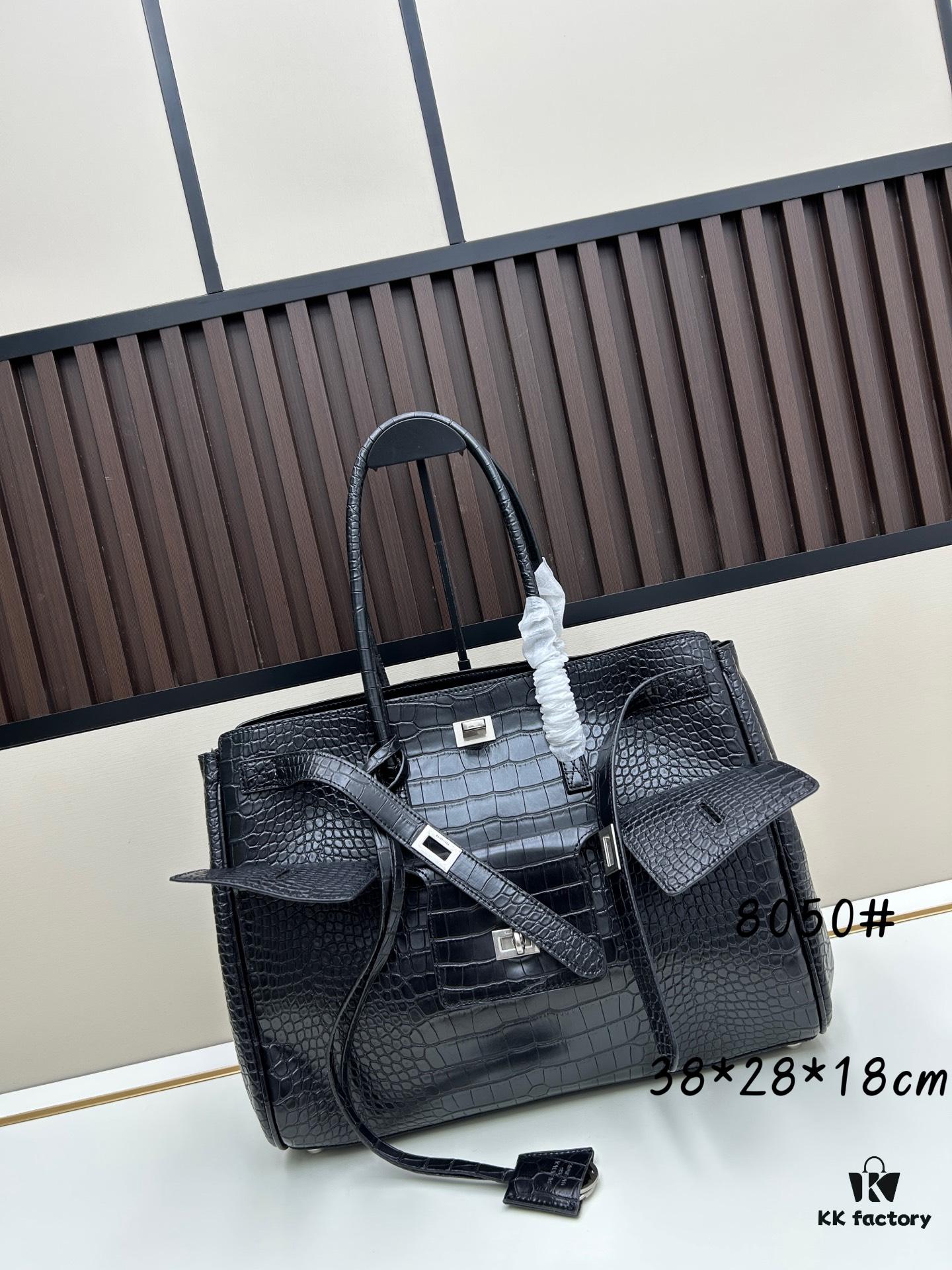 6930d9af6e68136f4d9b18f9 Small, Large Balenciaga 2025 Ceiling Belair Size Options