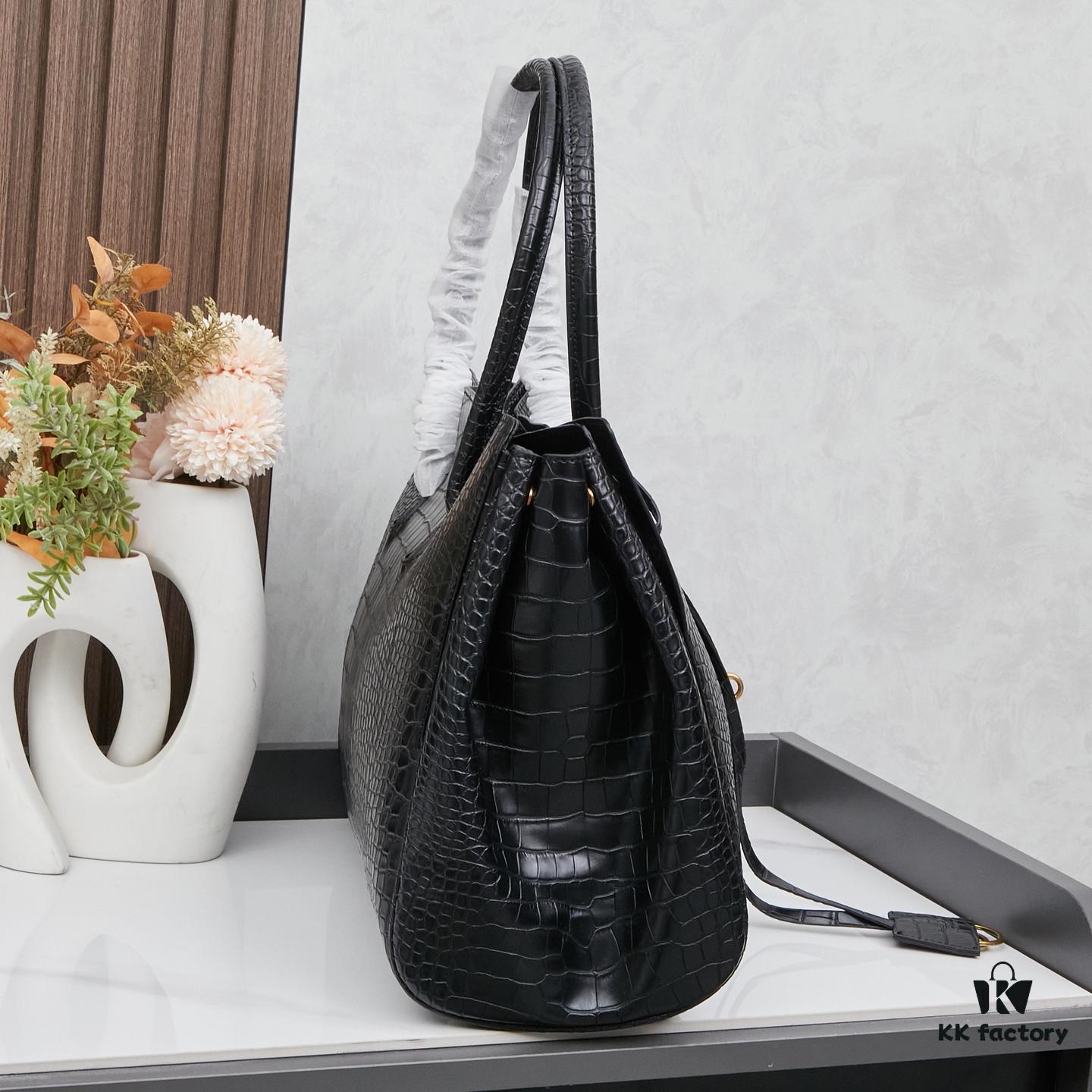 6930da1e6e68136f4d9b198e Large Paris Fashion 2025 Skyline Belair Carry All Handbag