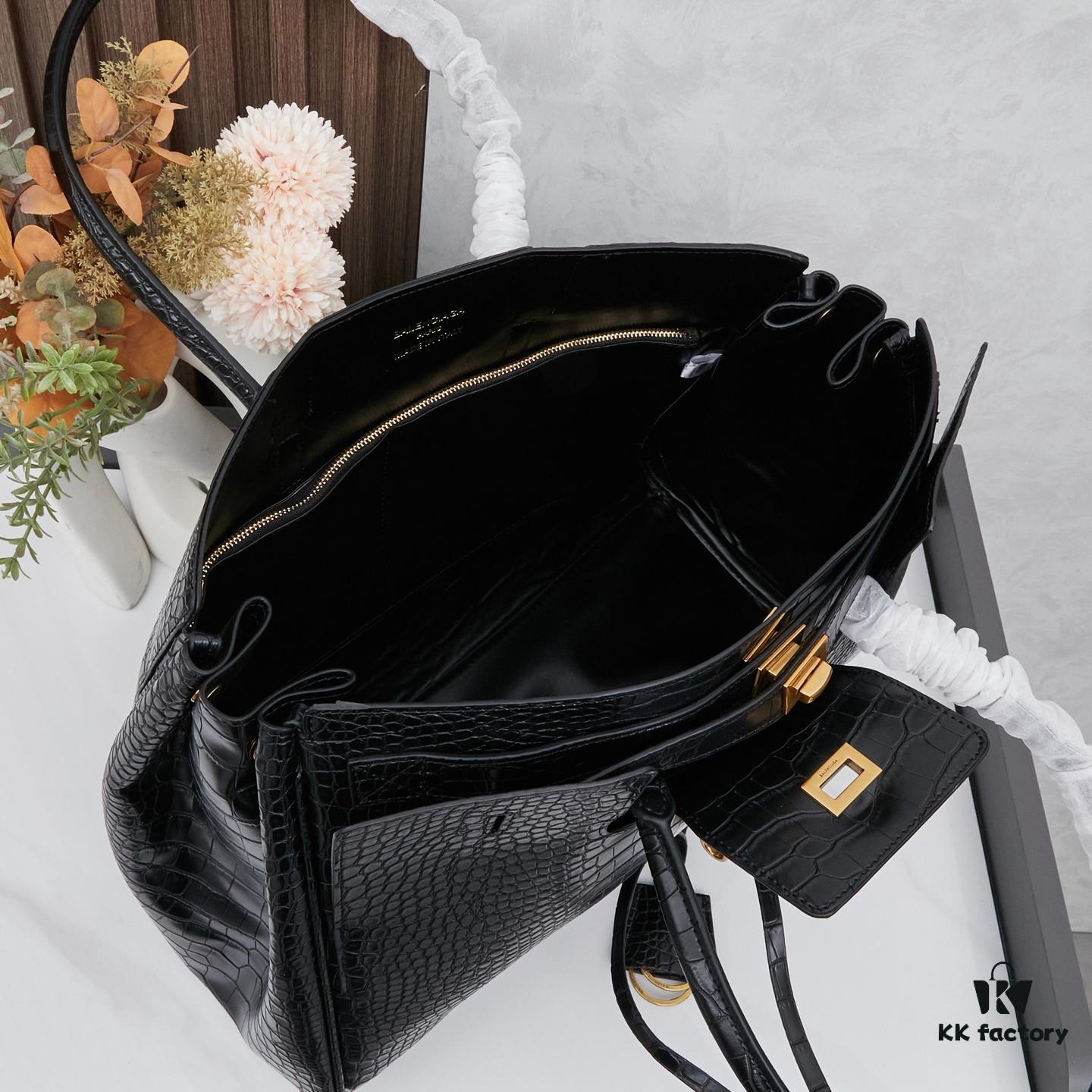 6930da246e68136f4d9b1996 Large Paris Fashion 2025 Skyline Belair Carry All Handbag