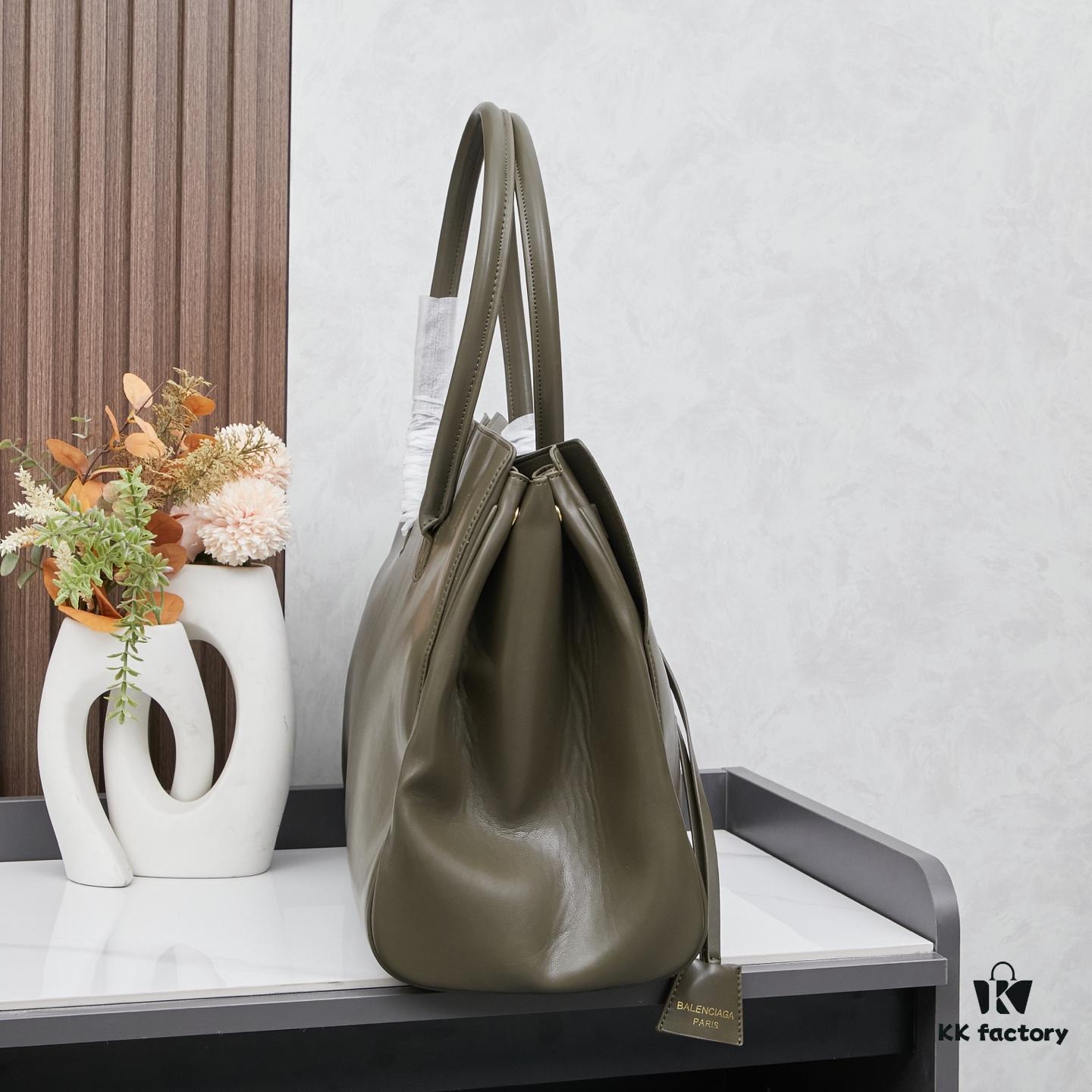 6930da606e68136f4d9b19d6 Large Paris Fashion 2025 Balenciaga Belair Carry All Handbag