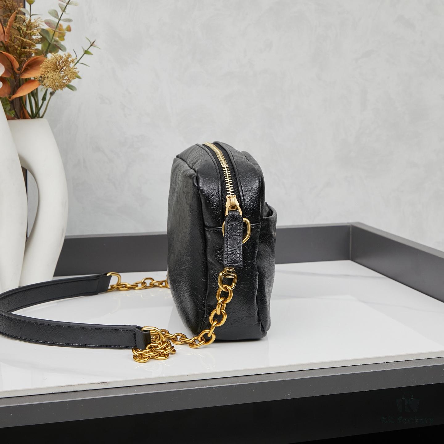 6930da896e68136f4d9b1a17 Small Size Balenciaga New Camera Bag with Box