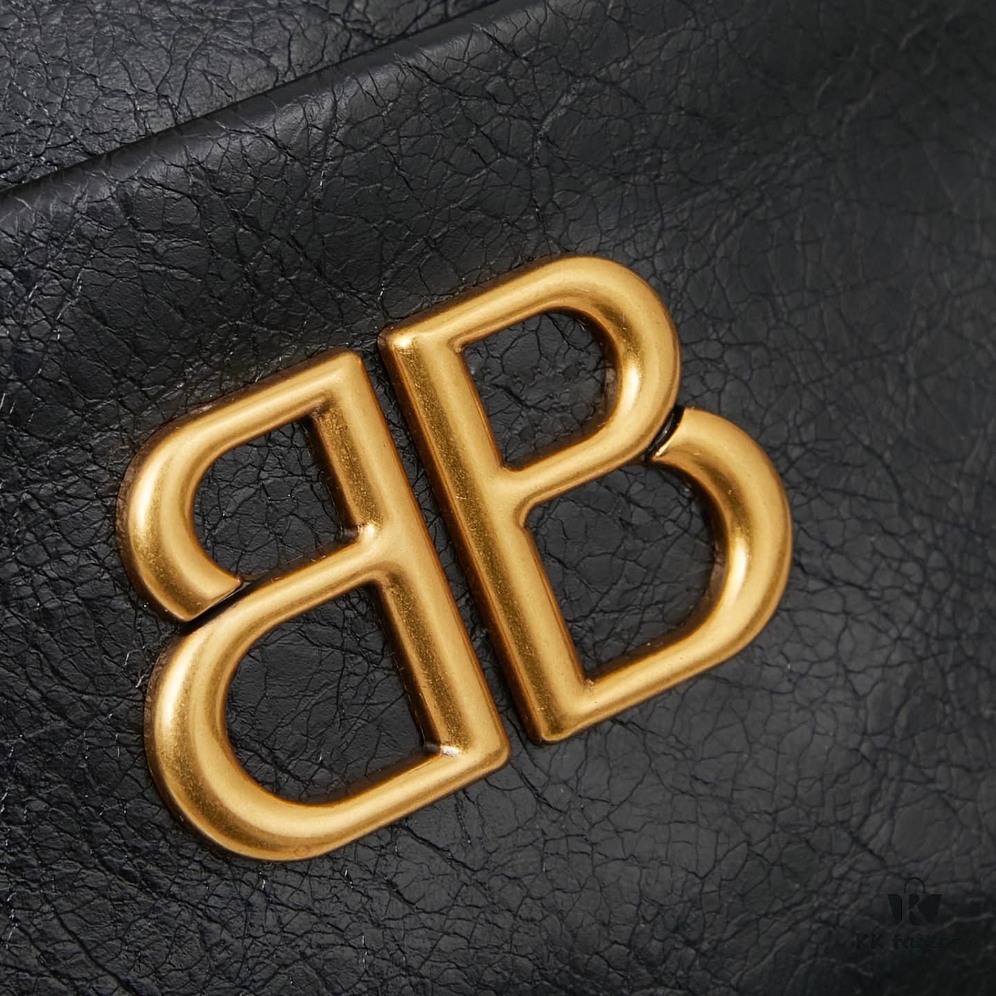 6930da8c6e68136f4d9b1a1a Small Size Balenciaga New Camera Bag with Box
