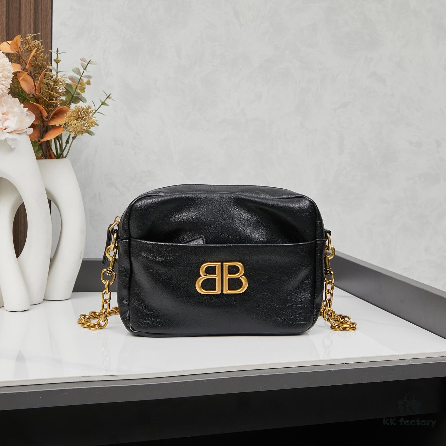 6930da926e68136f4d9b1a21 Small Size Balenciaga New Camera Bag with Box