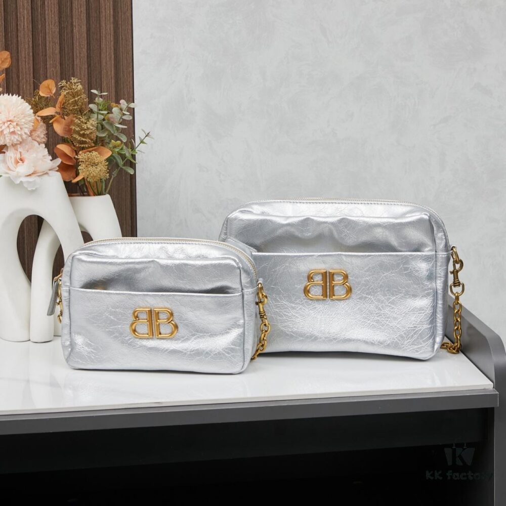 6930da966e68136f4d9b1a29 Small Size Balenciaga New Model Camera Bag with Box