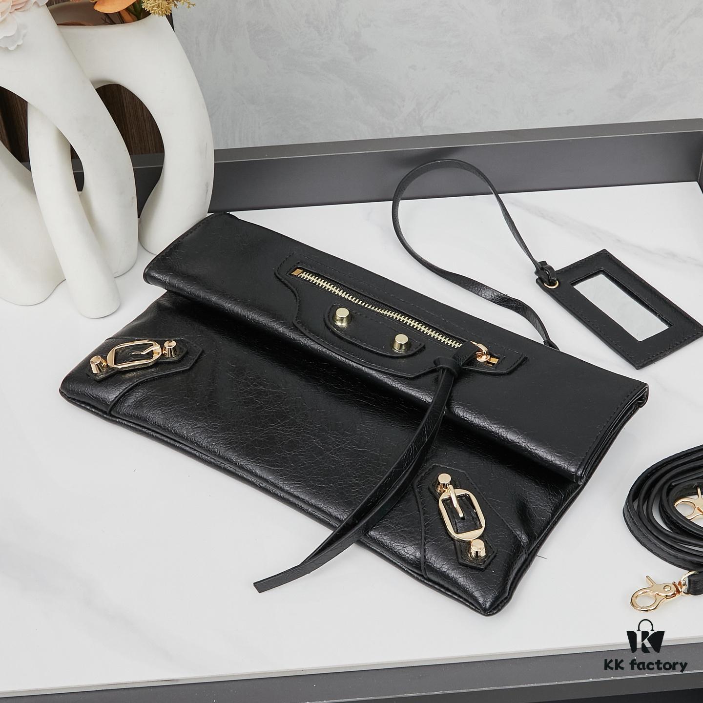 6930dabc6e68136f4d9b1a64 Box Included: Finally I Understand the Cool Charm of the Biker Bag