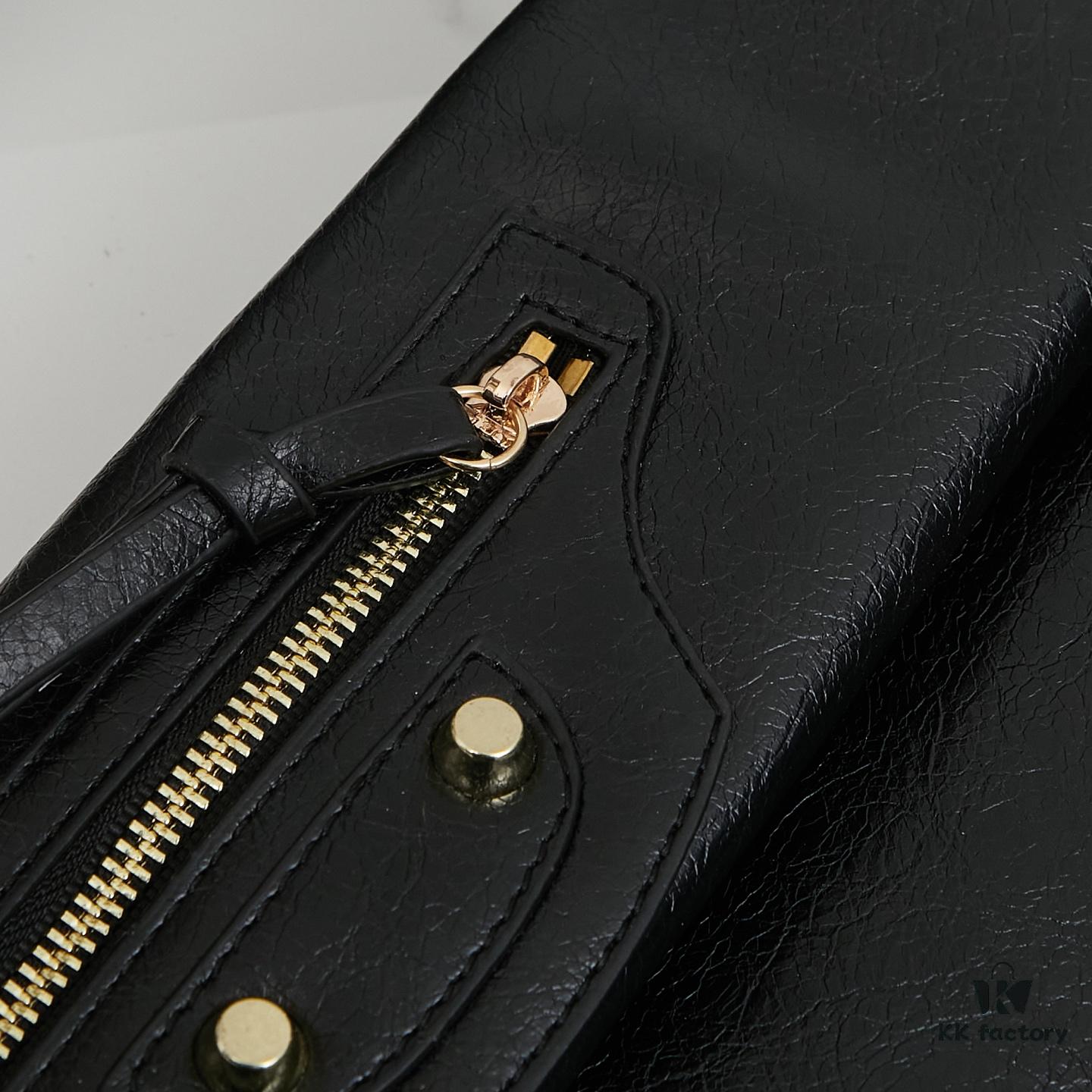 6930dabe6e68136f4d9b1a66 Box Included: Finally I Understand the Cool Charm of the Biker Bag