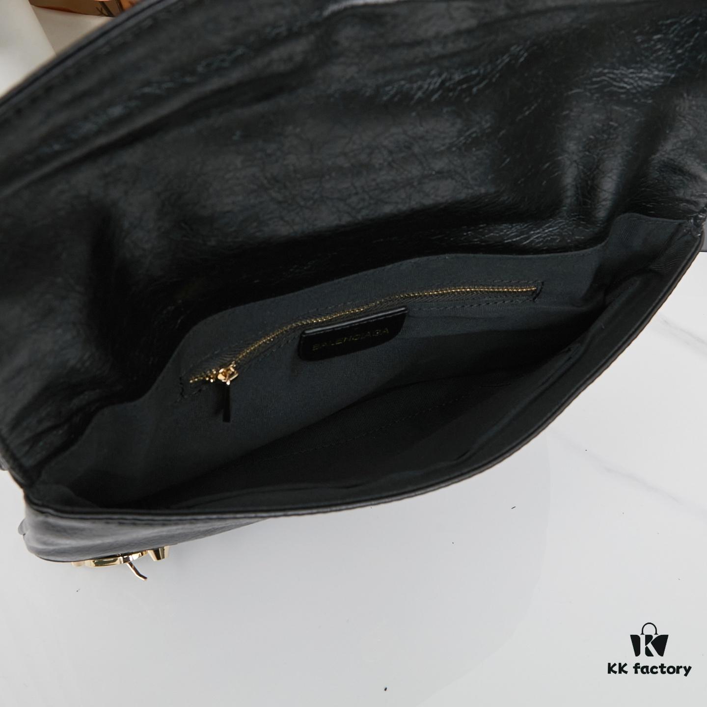 6930dac06e68136f4d9b1a68 Box Included: Finally I Understand the Cool Charm of the Biker Bag