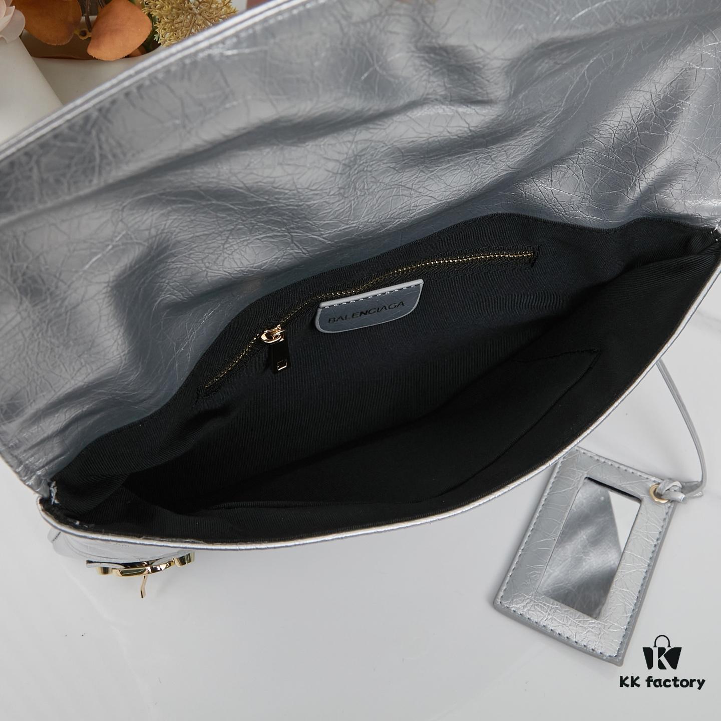 6930dacc6e68136f4d9b1a79 Balisage Motorcycle Bag: Finally Fell in Love with Its Cool Charm