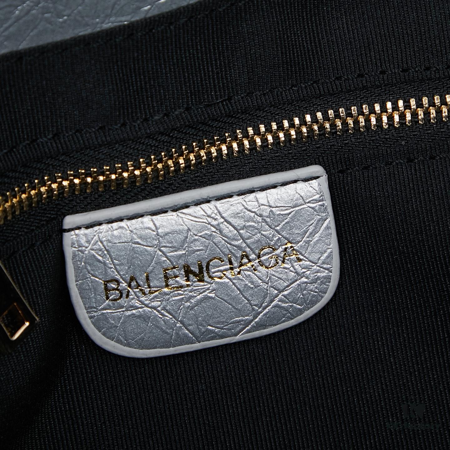 6930dacd6e68136f4d9b1a7a Balisage Motorcycle Bag: Finally Fell in Love with Its Cool Charm