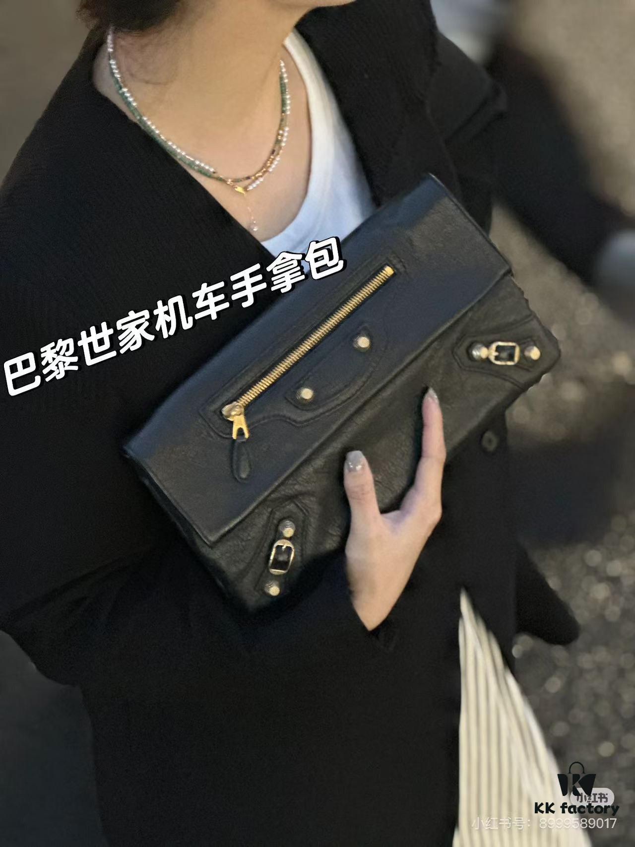 6930db076e68136f4d9b1ac3 Vintage Balenciaga Motorbike Bag - Finally Appreciating the Cool Charm of This Style