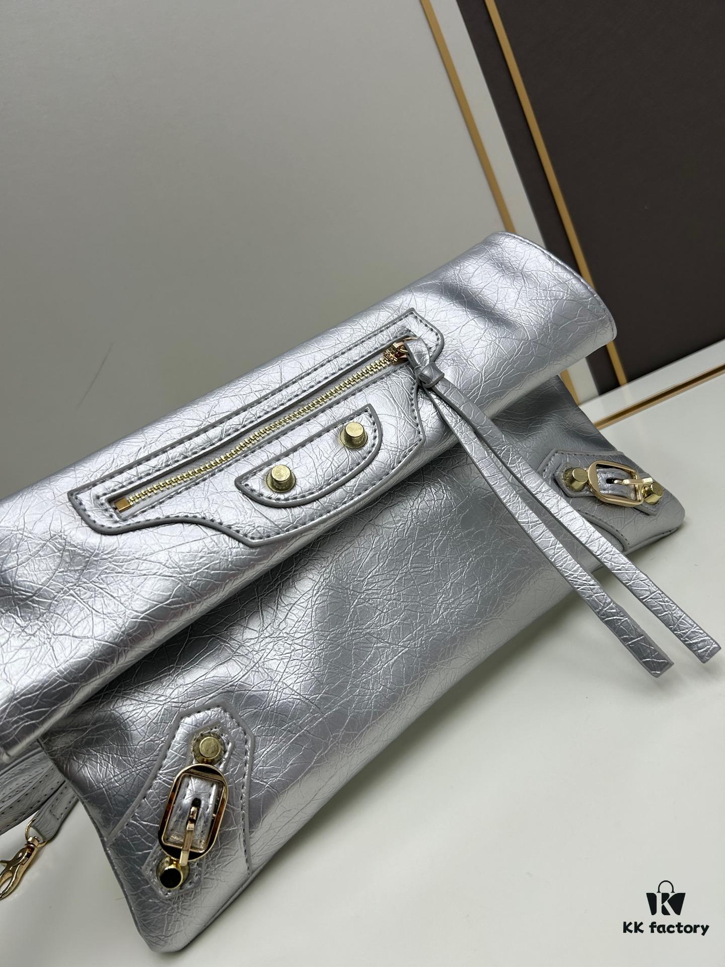 6930db1a6e68136f4d9b1ada Vintage Balenciaga Motorbike Bag - Stylish and Spacious Crossbody or Handheld Design