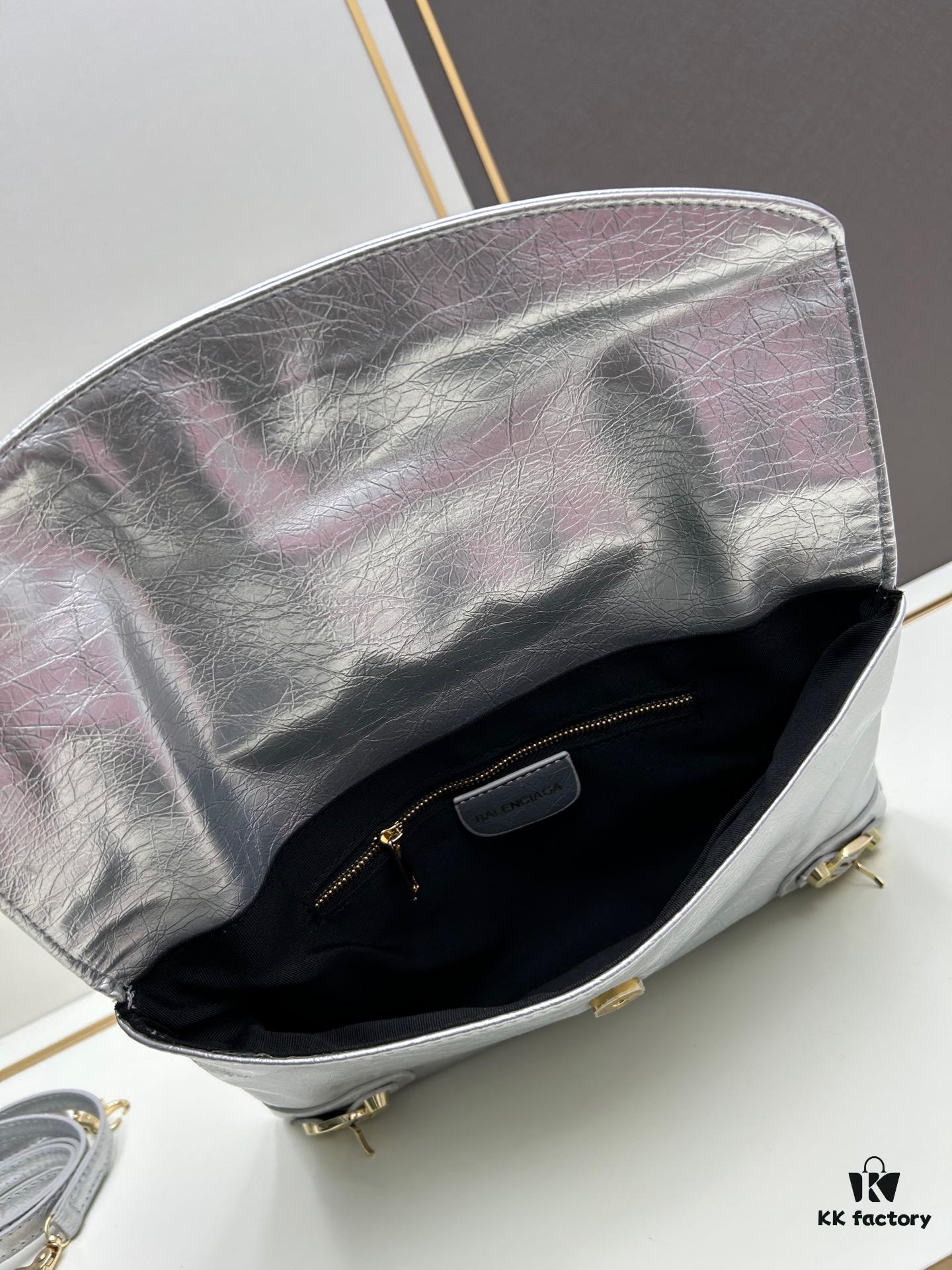 6930db1f6e68136f4d9b1ade Vintage Balenciaga Motorbike Bag - Stylish and Spacious Crossbody or Handheld Design