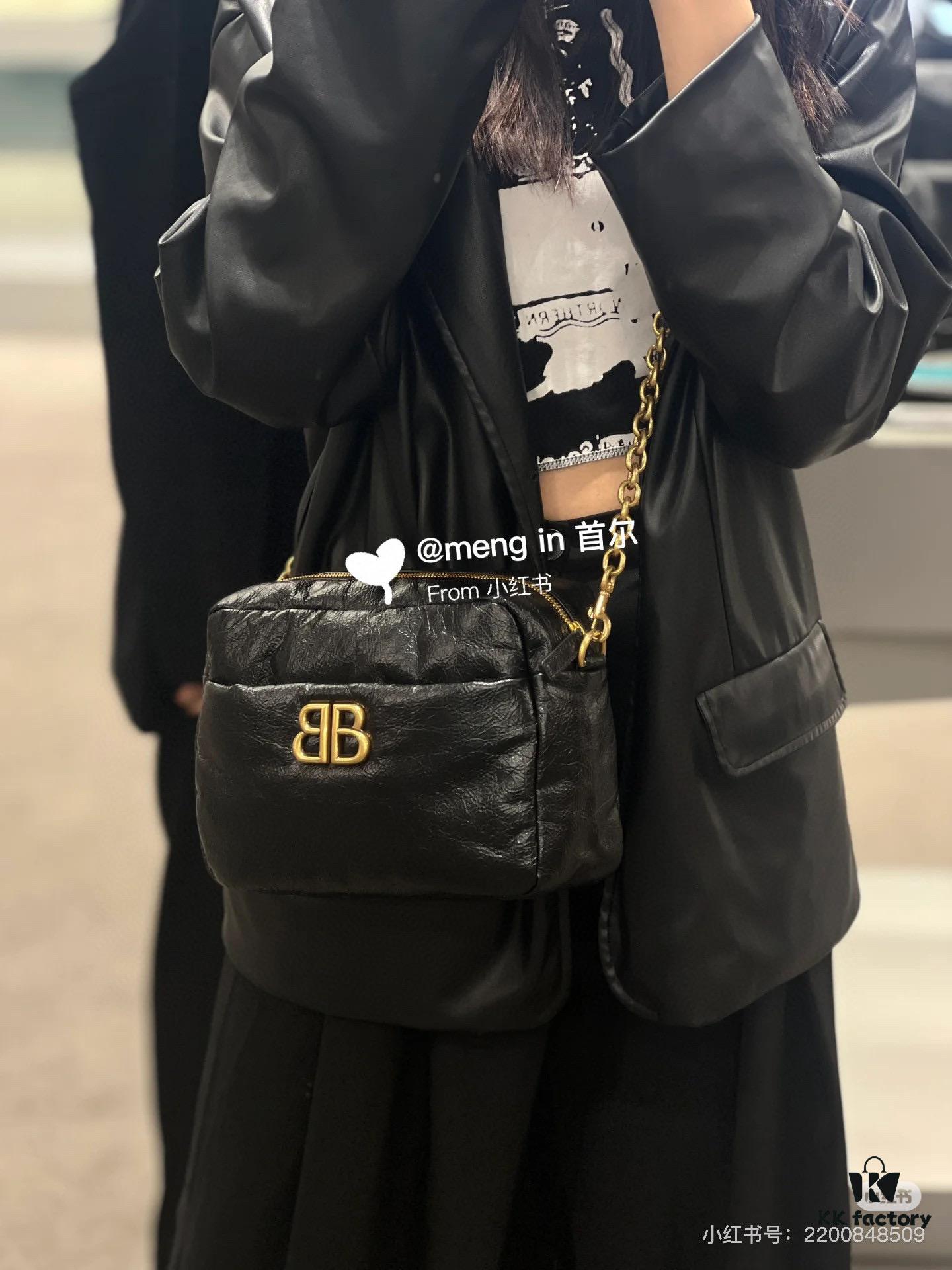 6930db216e68136f4d9b1ae1 Large Size Balenciaga New Camera Bag with Box