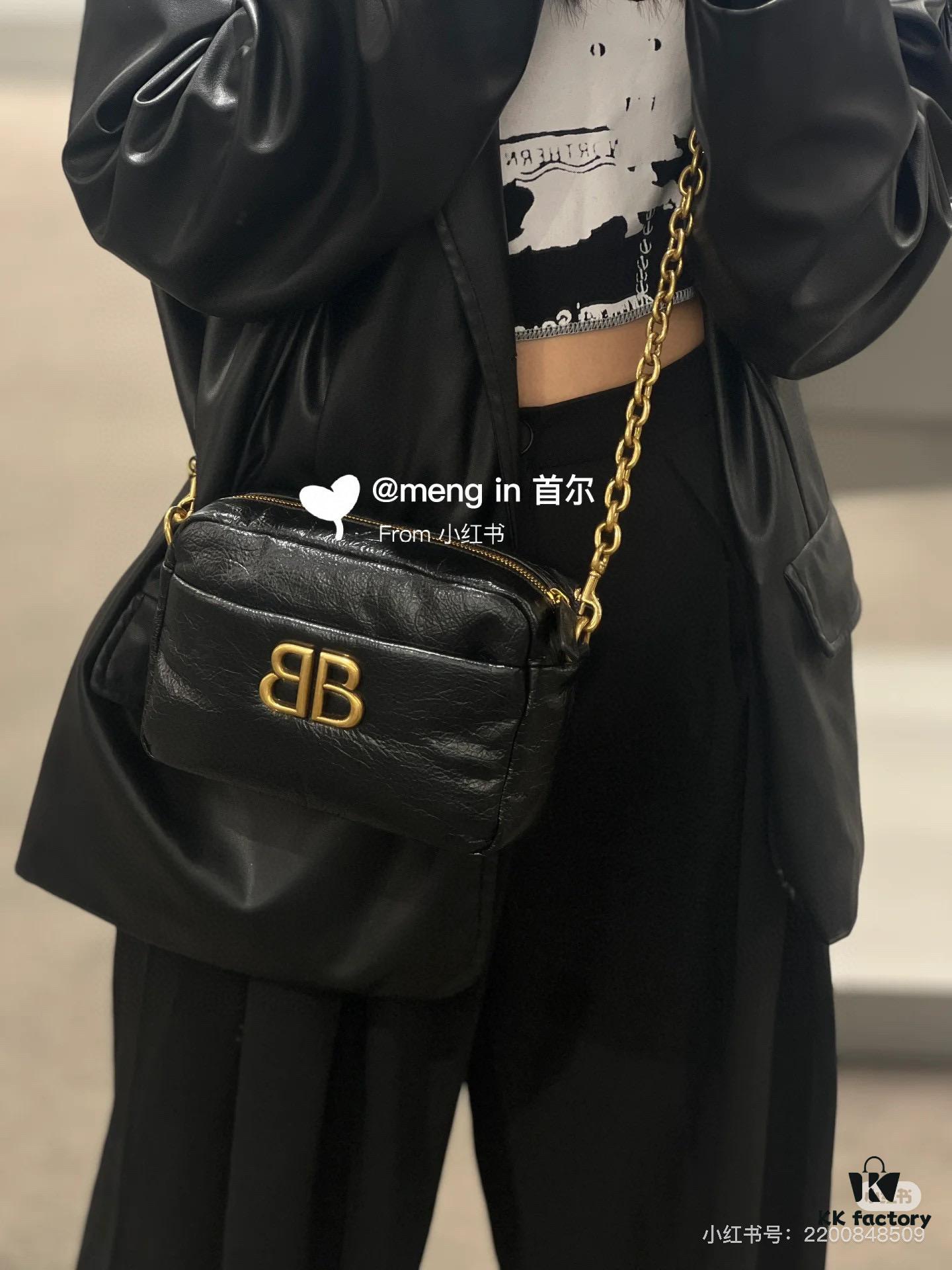 6930db236e68136f4d9b1ae5 Large Size Balenciaga New Camera Bag with Box