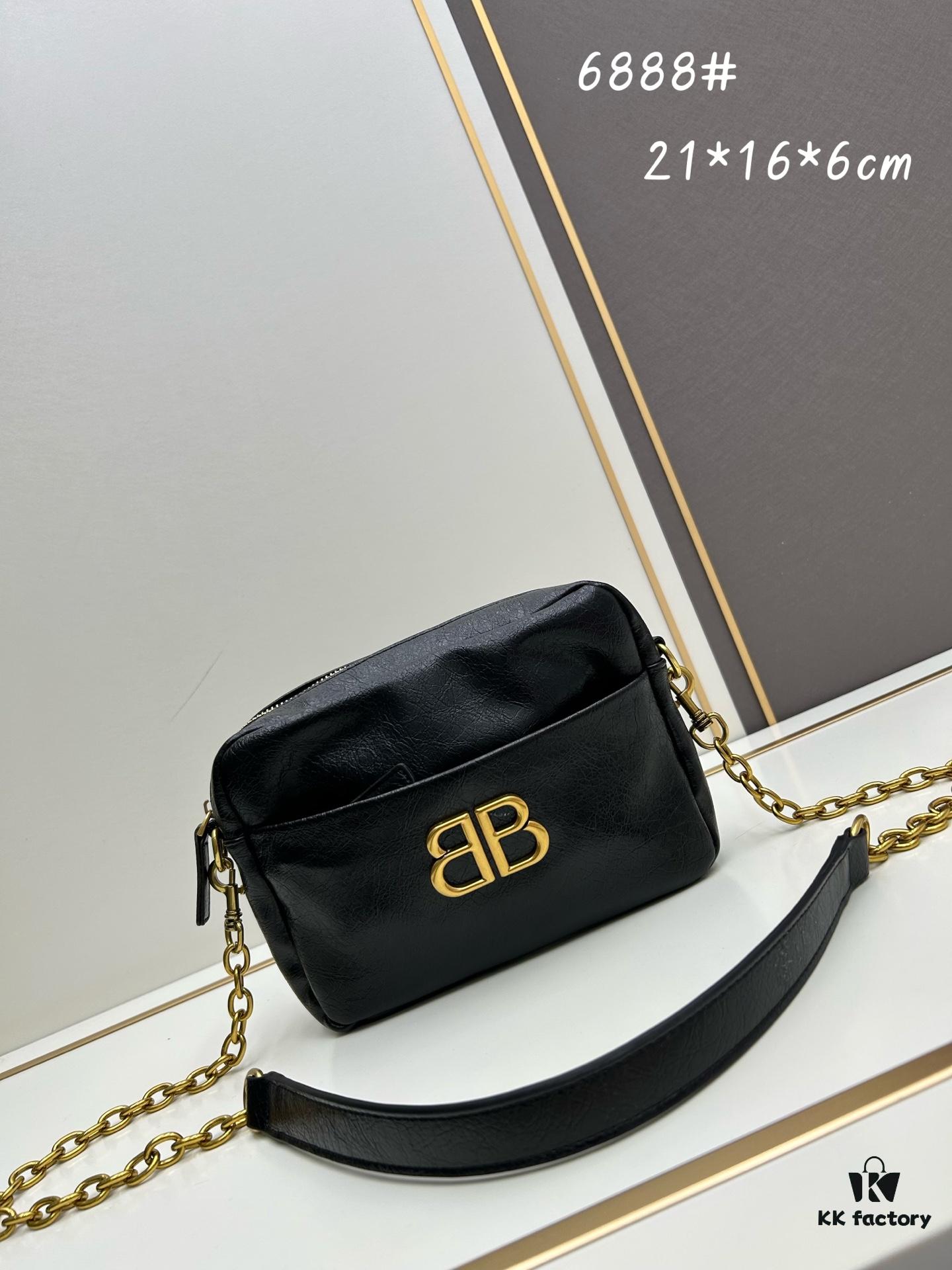 6930db346e68136f4d9b1af7 Small Size Balenciaga New Camera Bag with Box