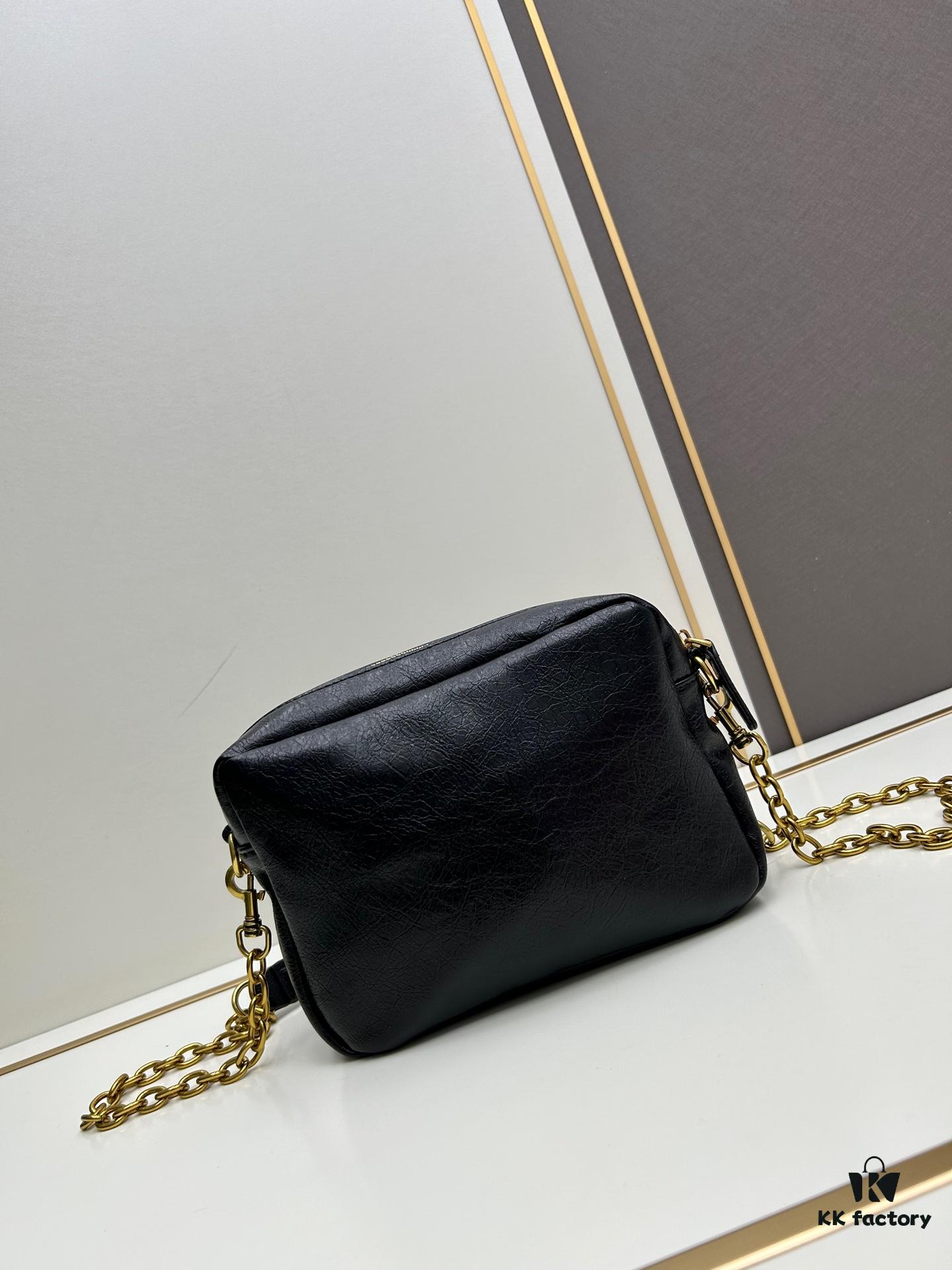 6930db386e68136f4d9b1afa Small Size Balenciaga New Camera Bag with Box