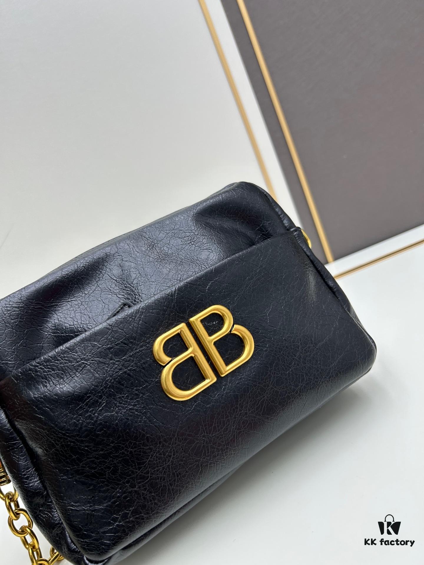 6930db396e68136f4d9b1afb Small Size Balenciaga New Camera Bag with Box